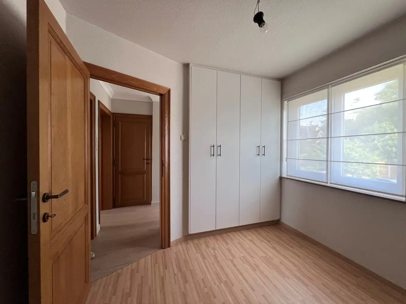 Instapklare woning met 4 slaapkamers, loods en dubbele garage foto 12