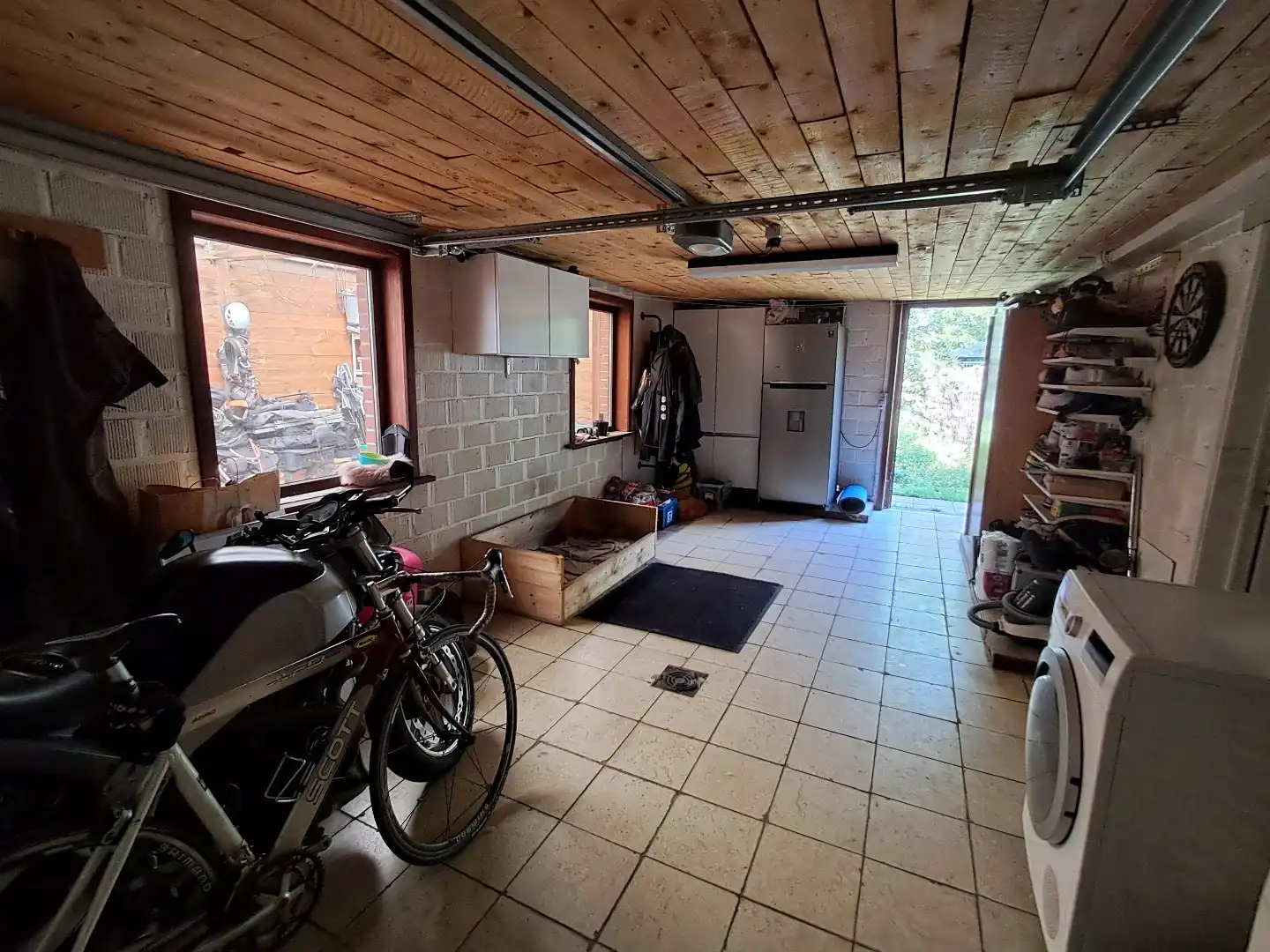 Ruime alleenstaande woning in een rustige wijk te Sijsele. foto 18