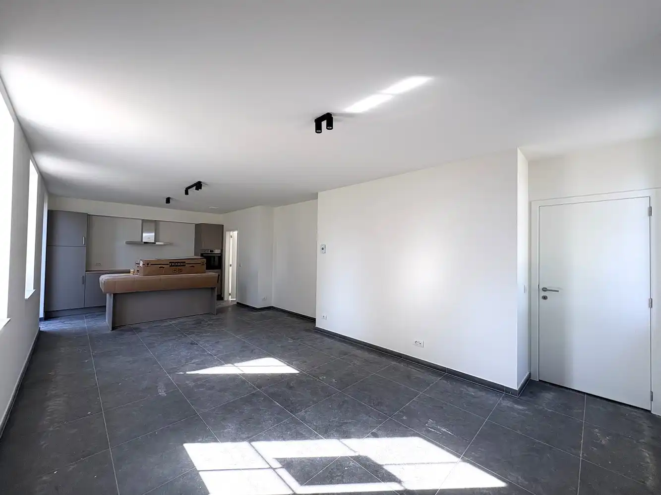 Nieuwbouwwoning met 3 slaapkamers + zonnige tuin in het centrum van Varsenare foto 3