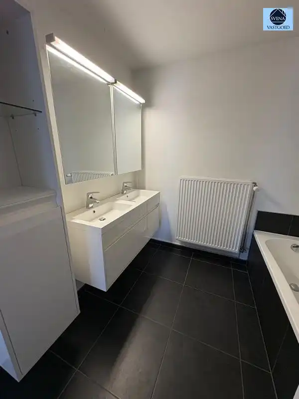 APPARTEMENT MET MAGAZIJN GELEGEN IN KMO ZONE foto 17