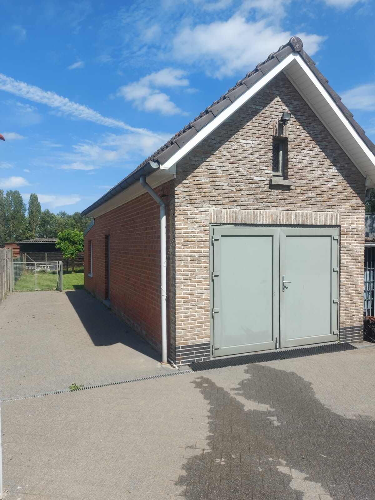 Halfopen bebouwing met tuin en aparte garage  foto 3