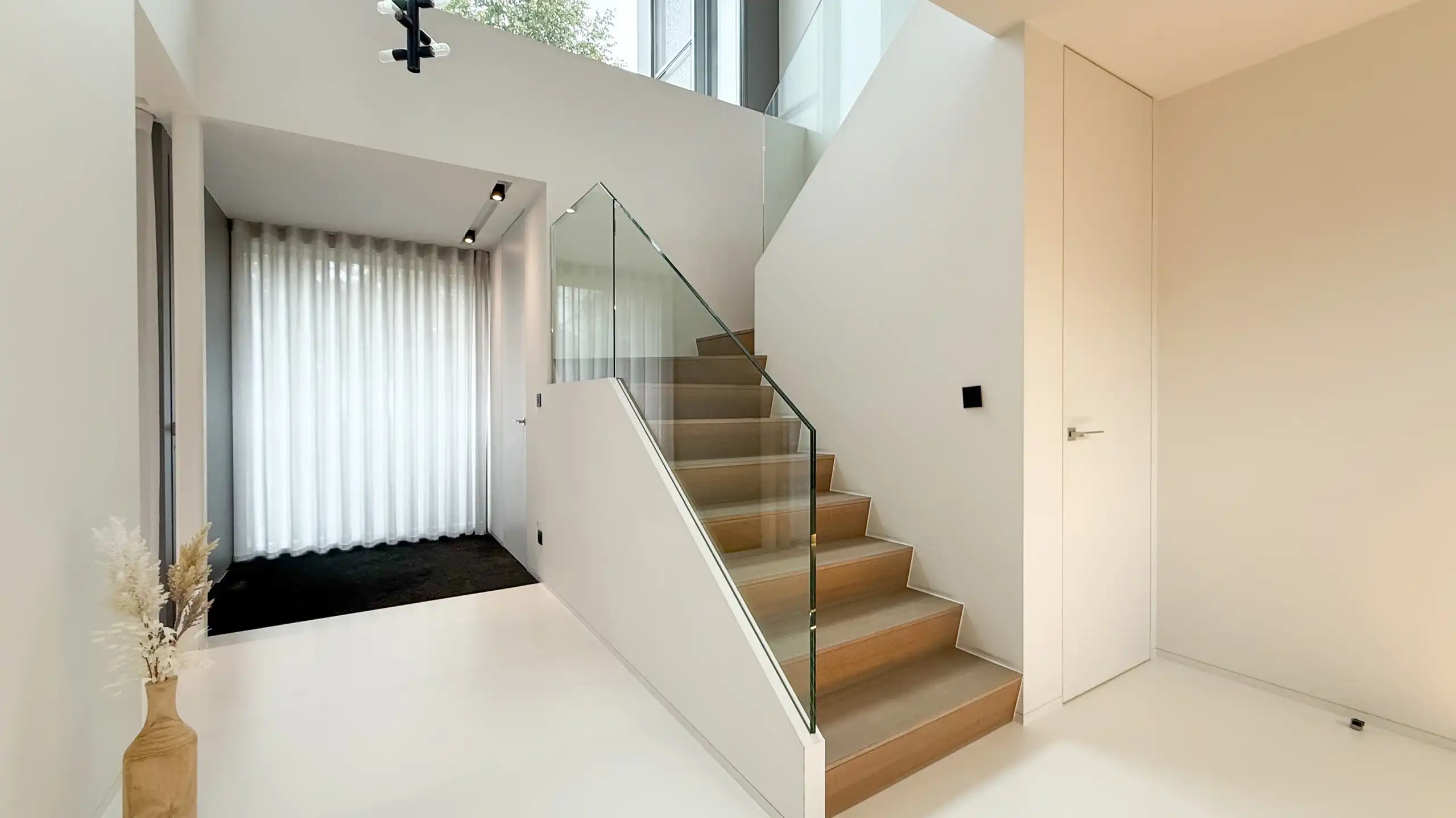 High-end instapklare woning met 4slpk, zwembad + terras! foto 16
