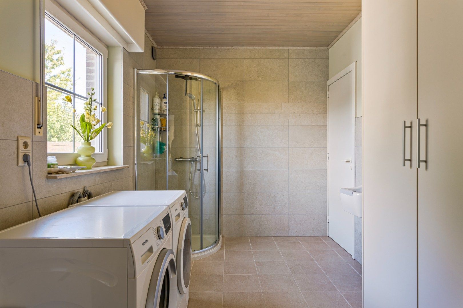 Instapklare woning met 3 ruime slaapkamers op 599 m² te OLV Olen ! foto 14