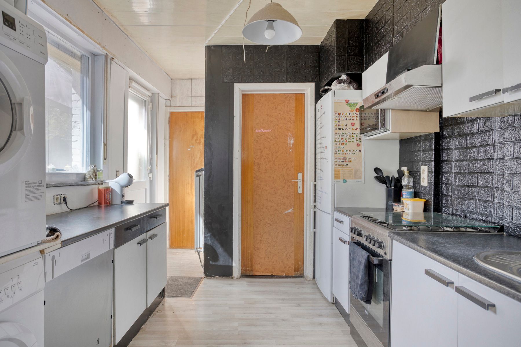 Op te frissen woning met potentieel in Zele foto 9