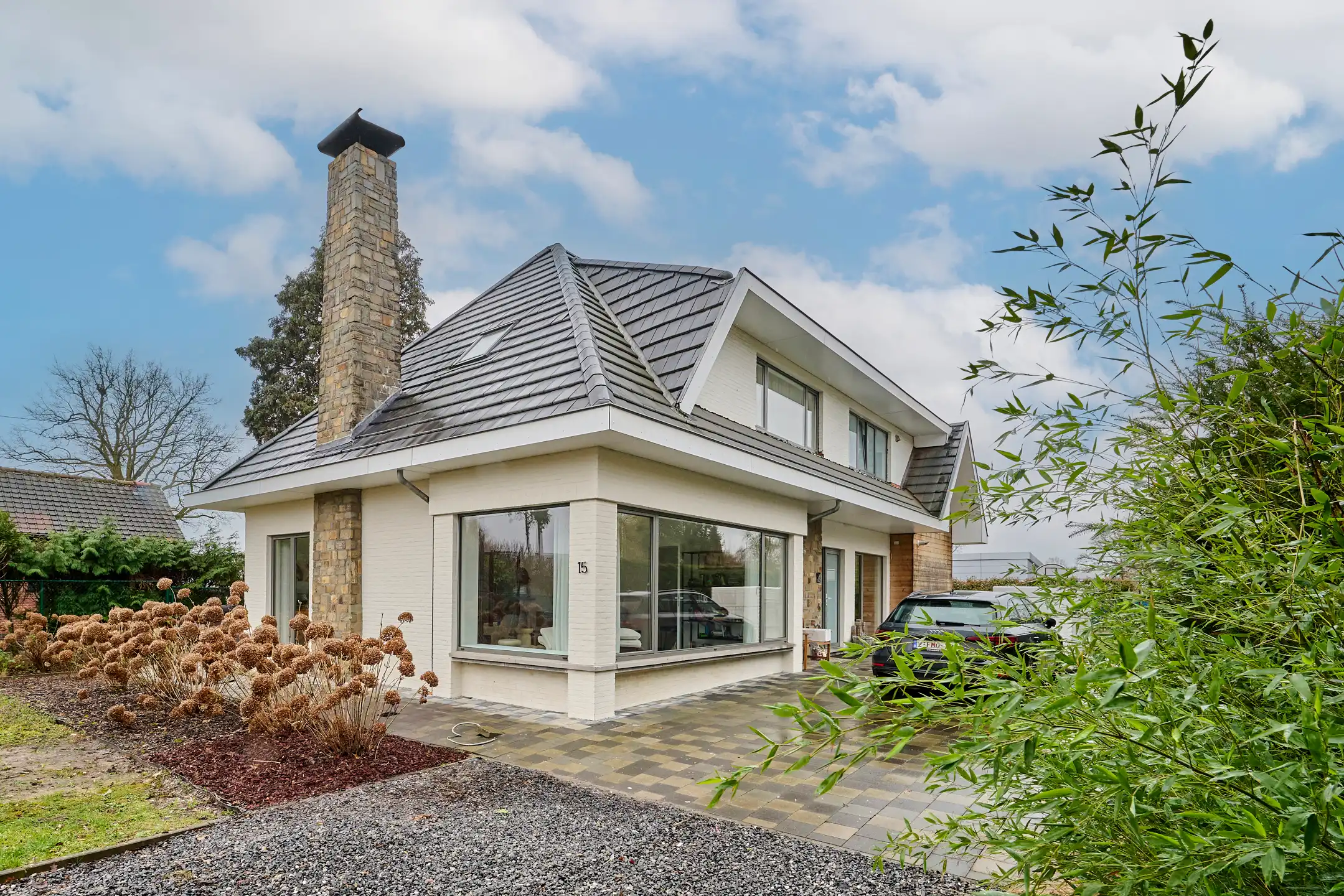 Prachtig vernieuwde villa op een rustige ligging in Genk foto {{pictureIndex}}