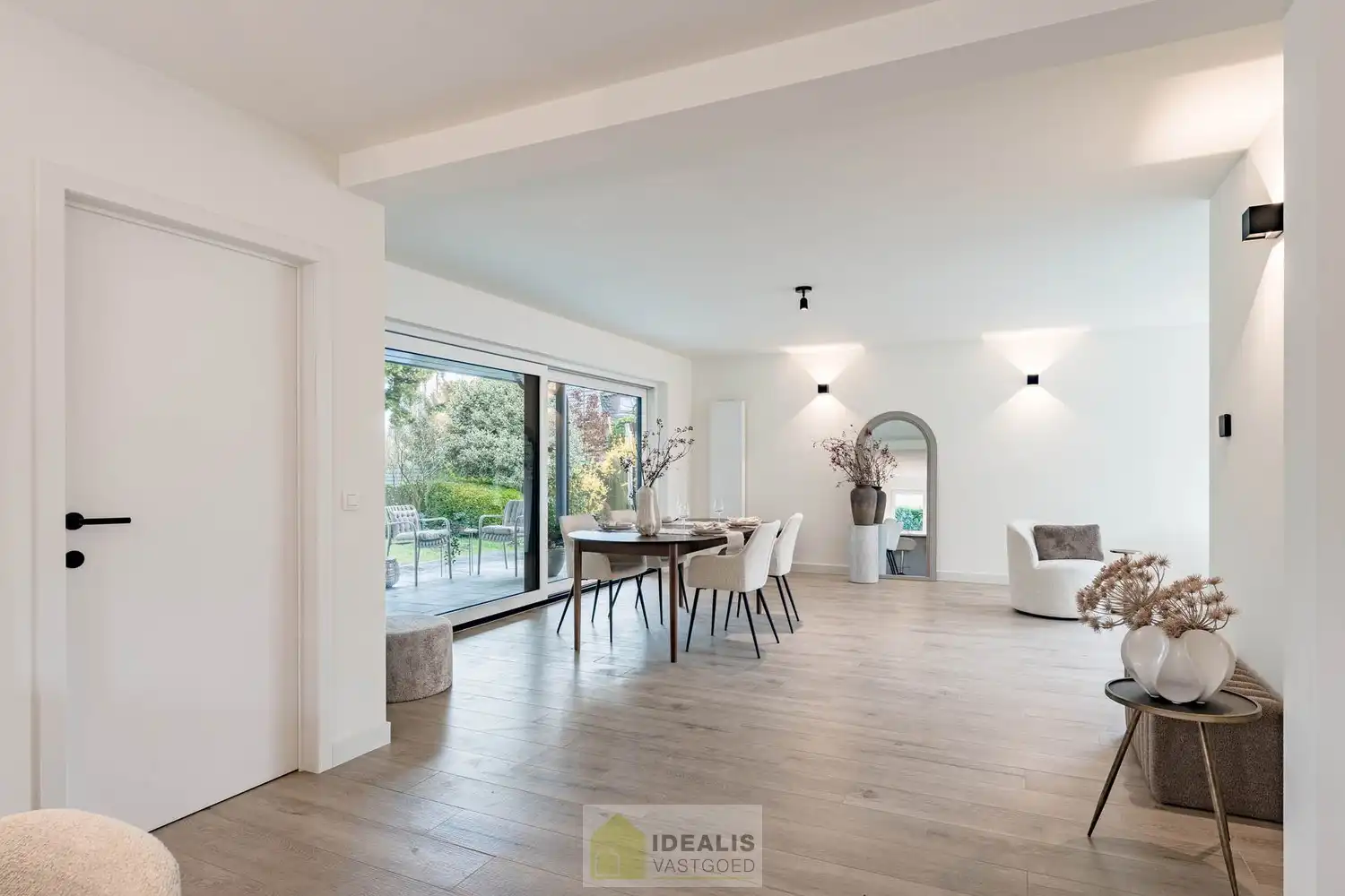 Schitterend volledig vernieuwde woning met een heerlijke open leefruimte, luxe keuken, 3 ruime slaapkamers, een ruime luxueuze badkamer én een apart bureel foto 14