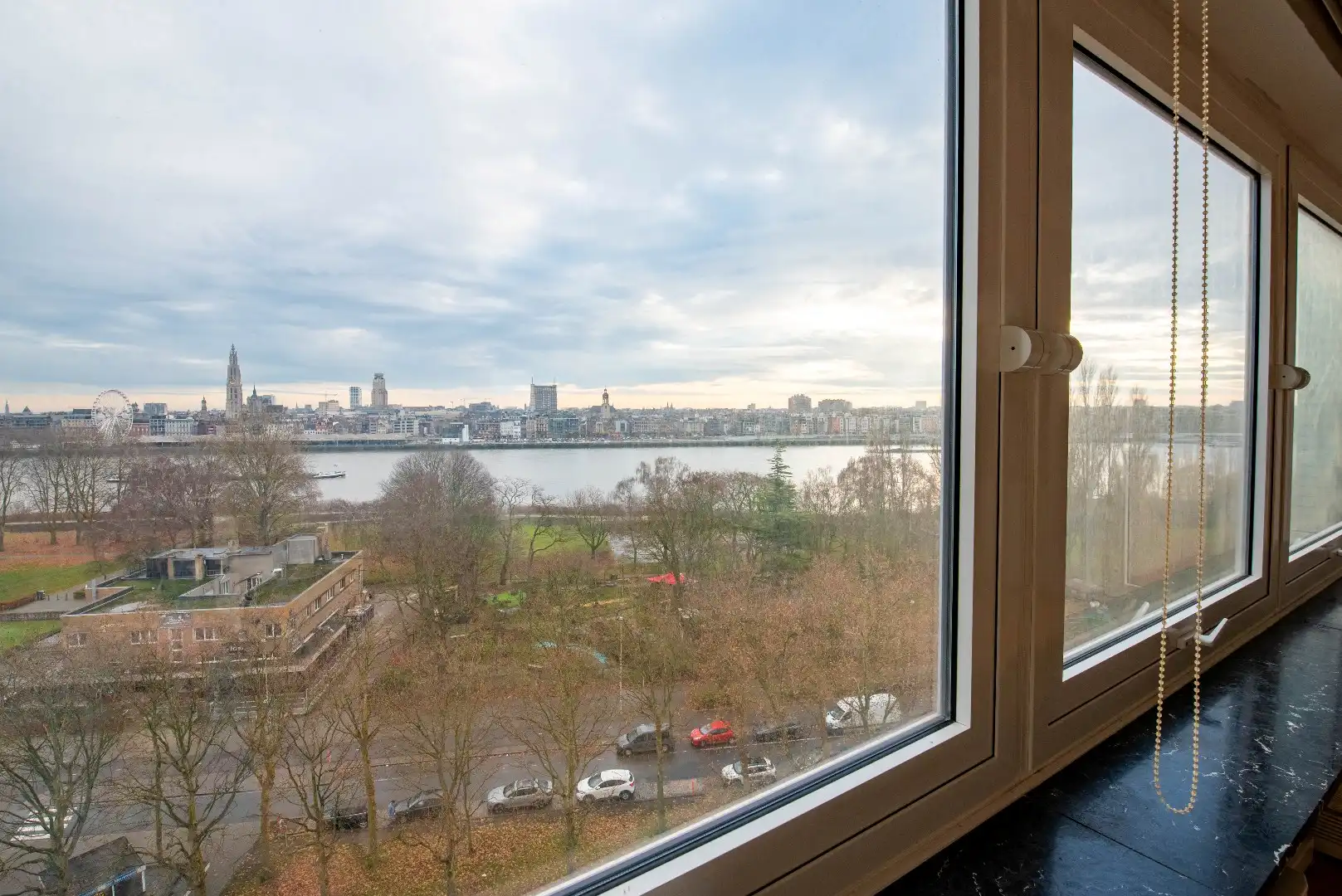 Lichtrijk 2-slaapkamerappartement met uitzicht op Antwerpen foto 5