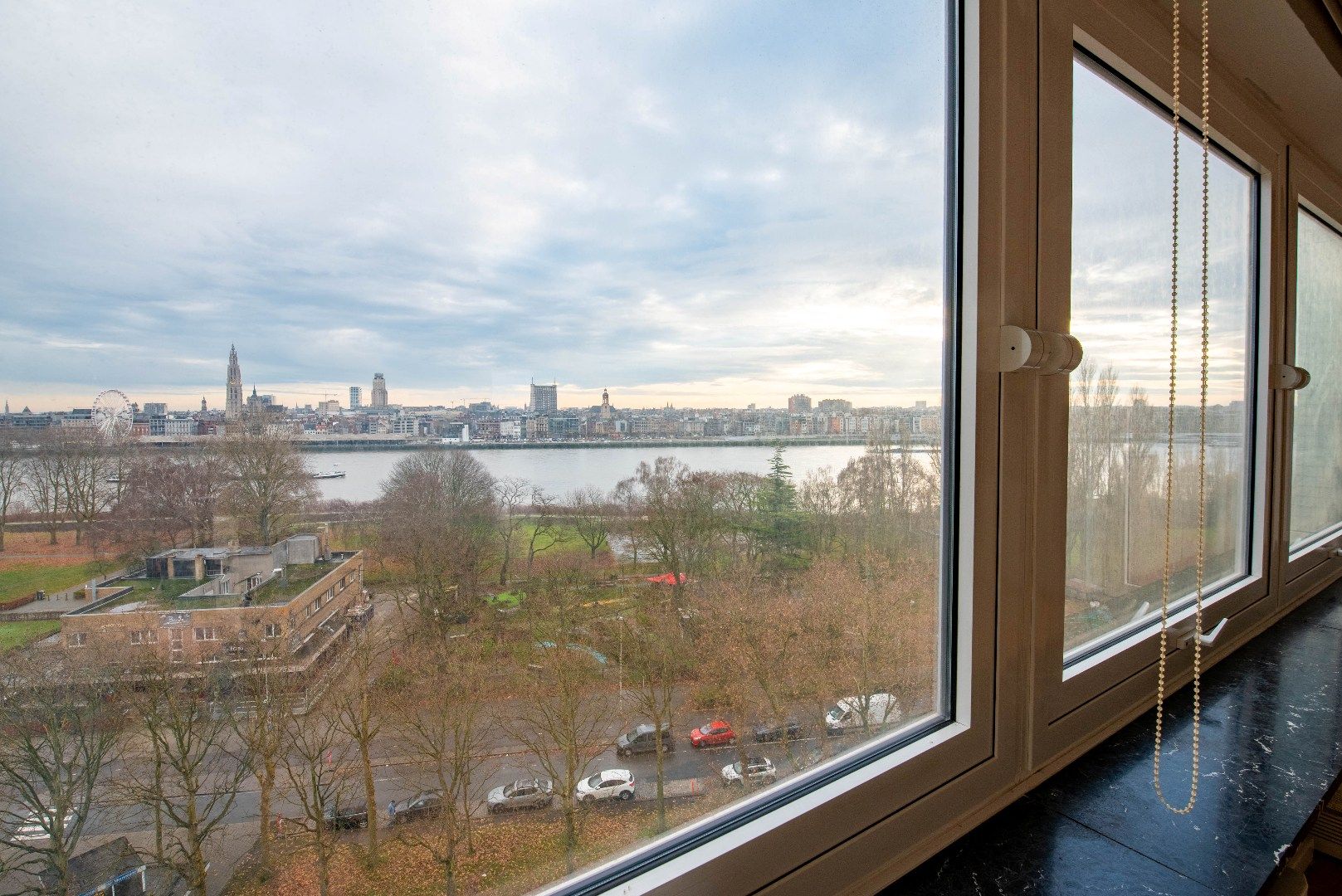 Lichtrijk 2-slaapkamerappartement met uitzicht op Antwerpen foto 5