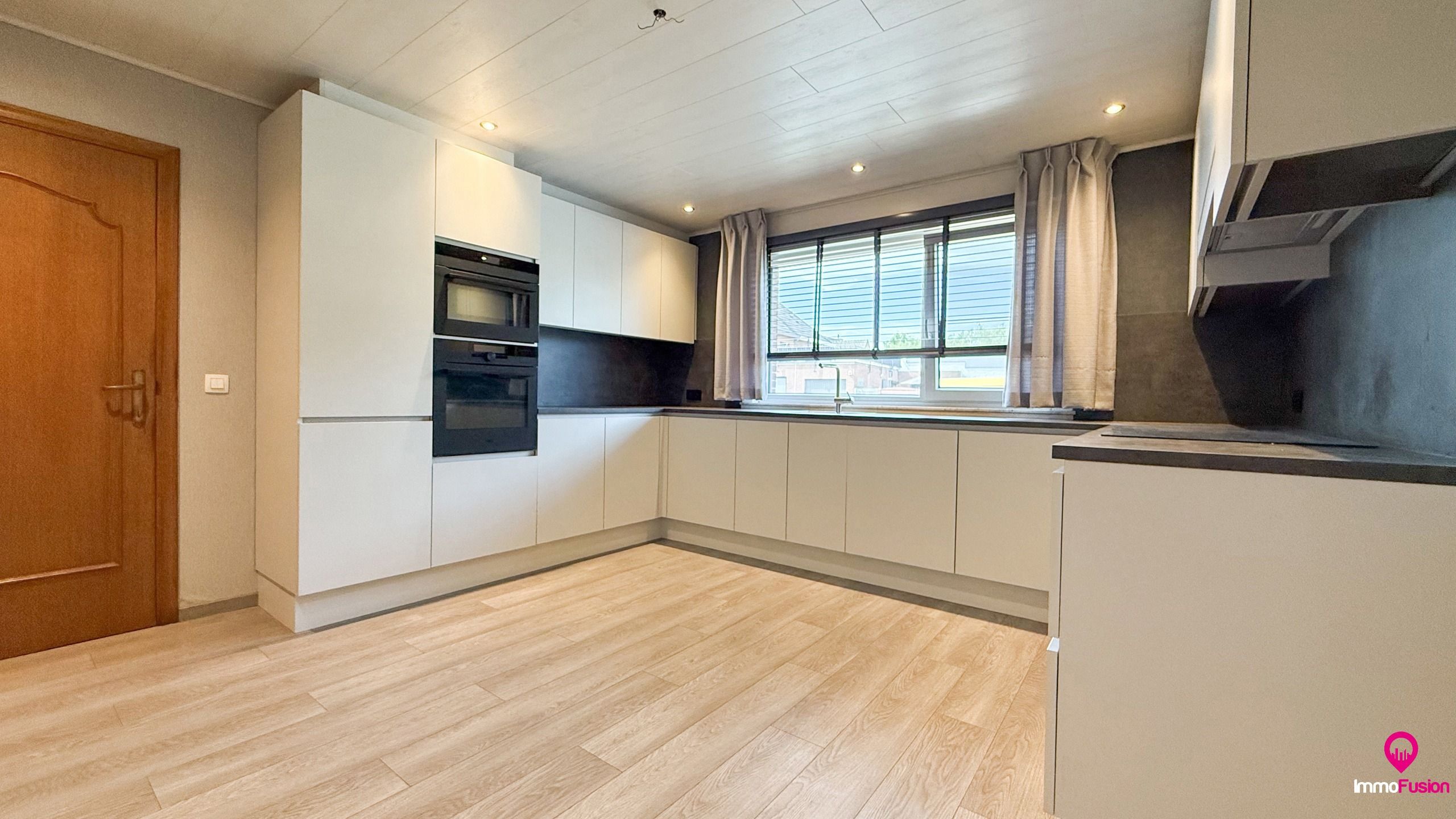 Instapklare gezinswoning met 4 slpks en mooie verzorgde tuin foto 6