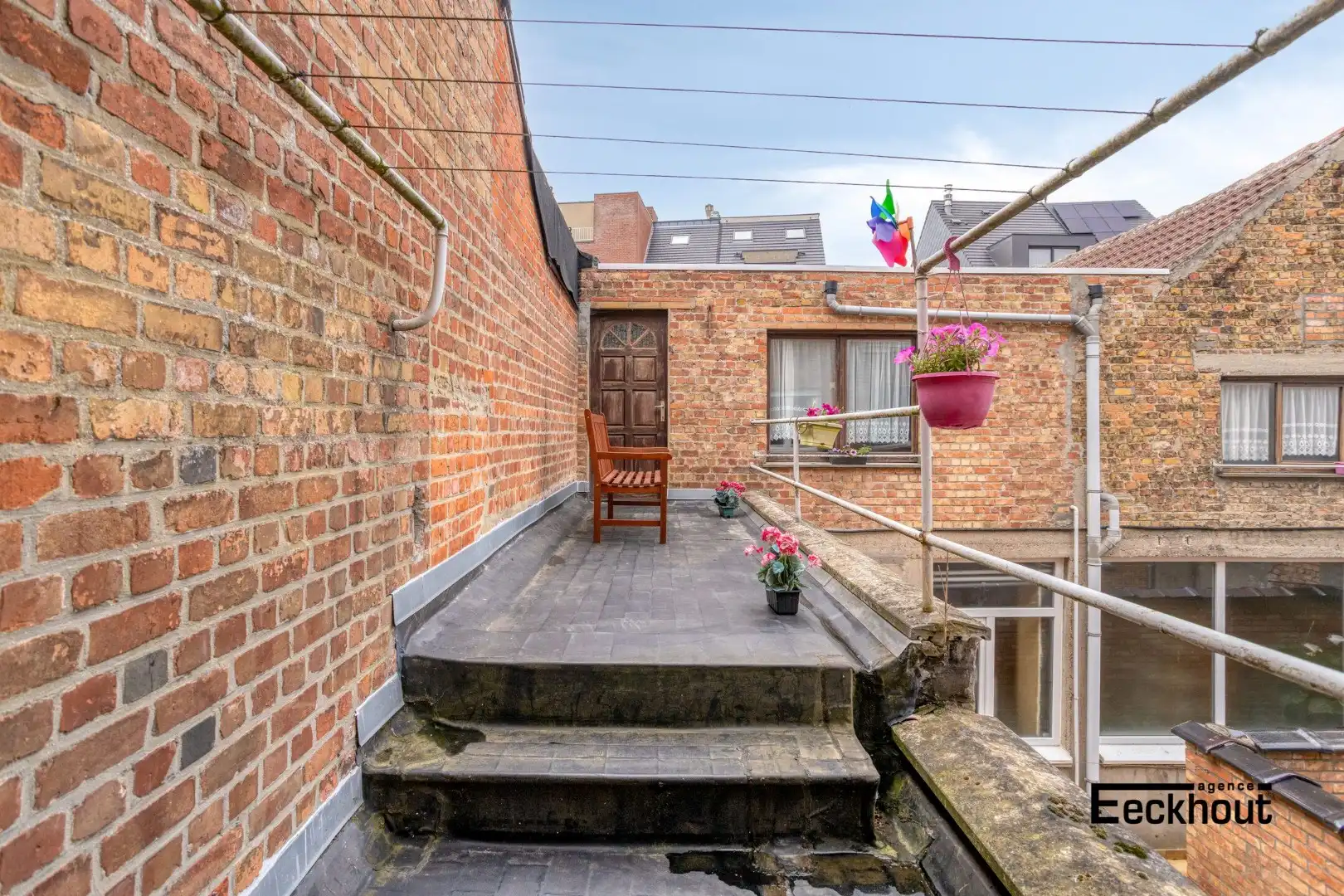 Verzorgde woning met ruime garage en achterliggend pakhuis. foto 14