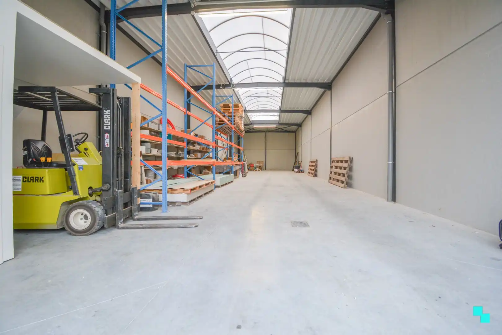 Nieuwbouw KMO-unit van ca. 225 m² te Izegem foto 5