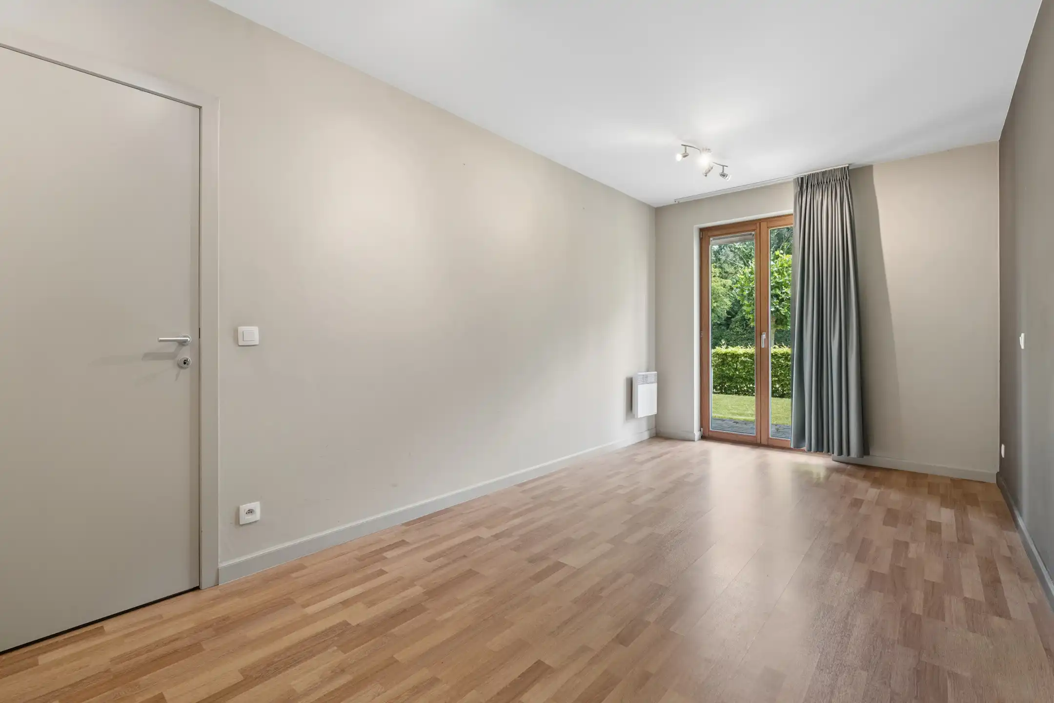Rustig gelegen gelijkvloers appartement met 2 slaapkamers foto 12