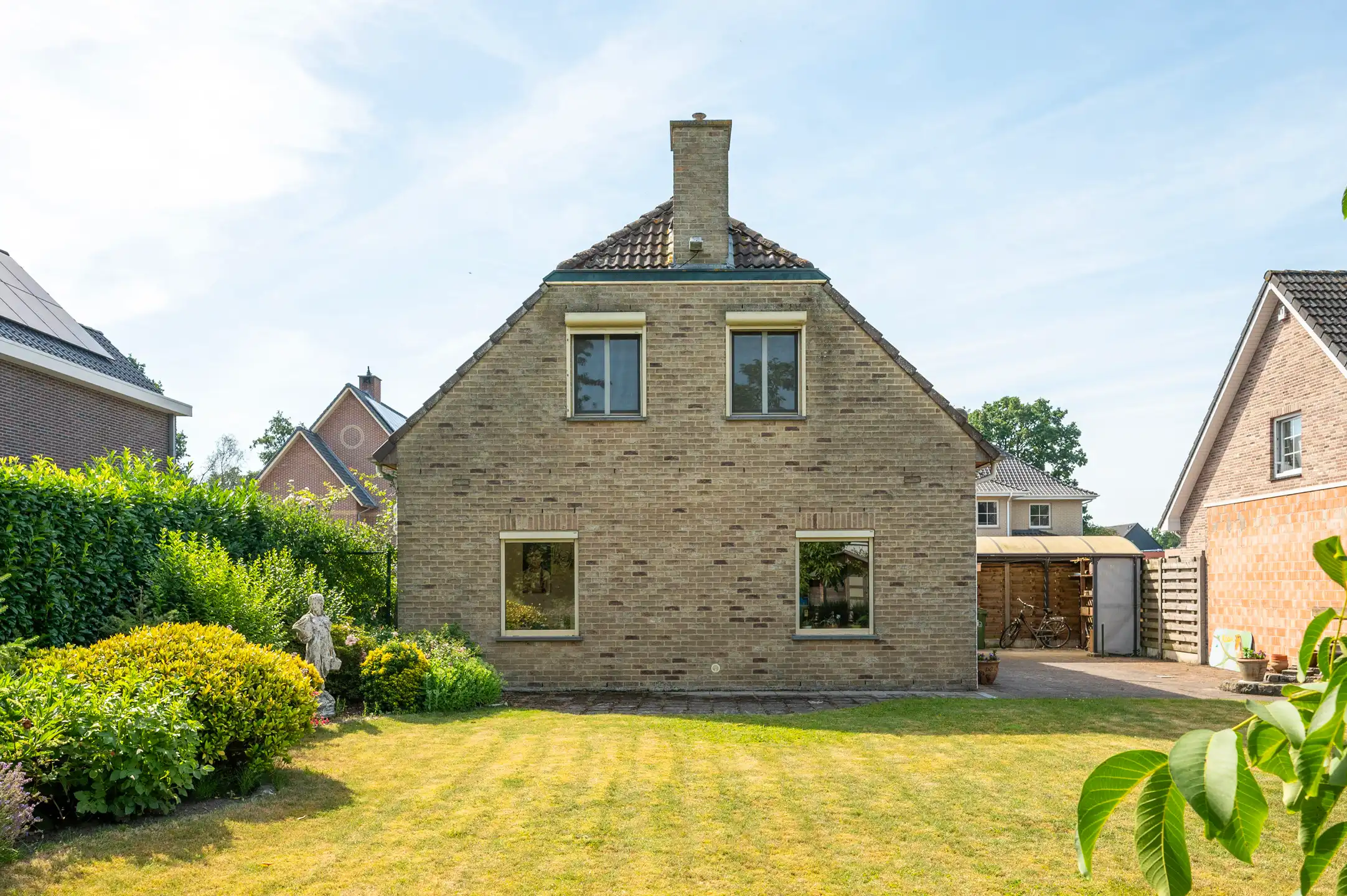 Woning in een gegeerde buurt foto 26