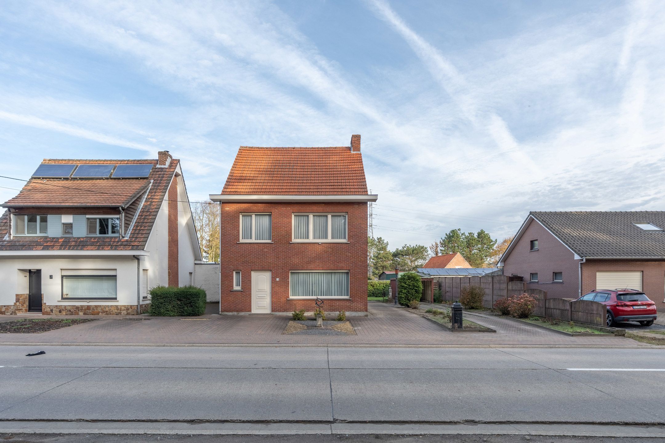 Hoofdfoto van de publicatie: Te renoveren woning met 3 slpk's op ruim perceel te Beerse