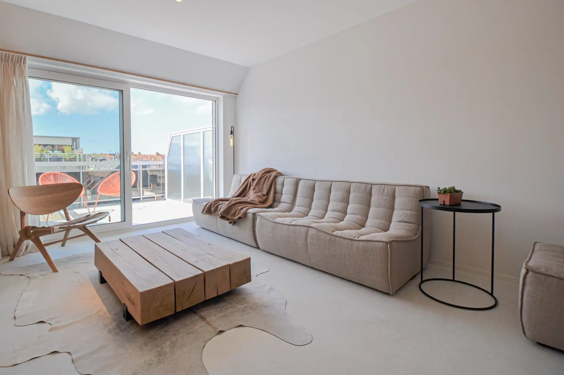 Volledig gerenoveerd appartement met een ruim zonneterras. foto {{pictureIndex}}