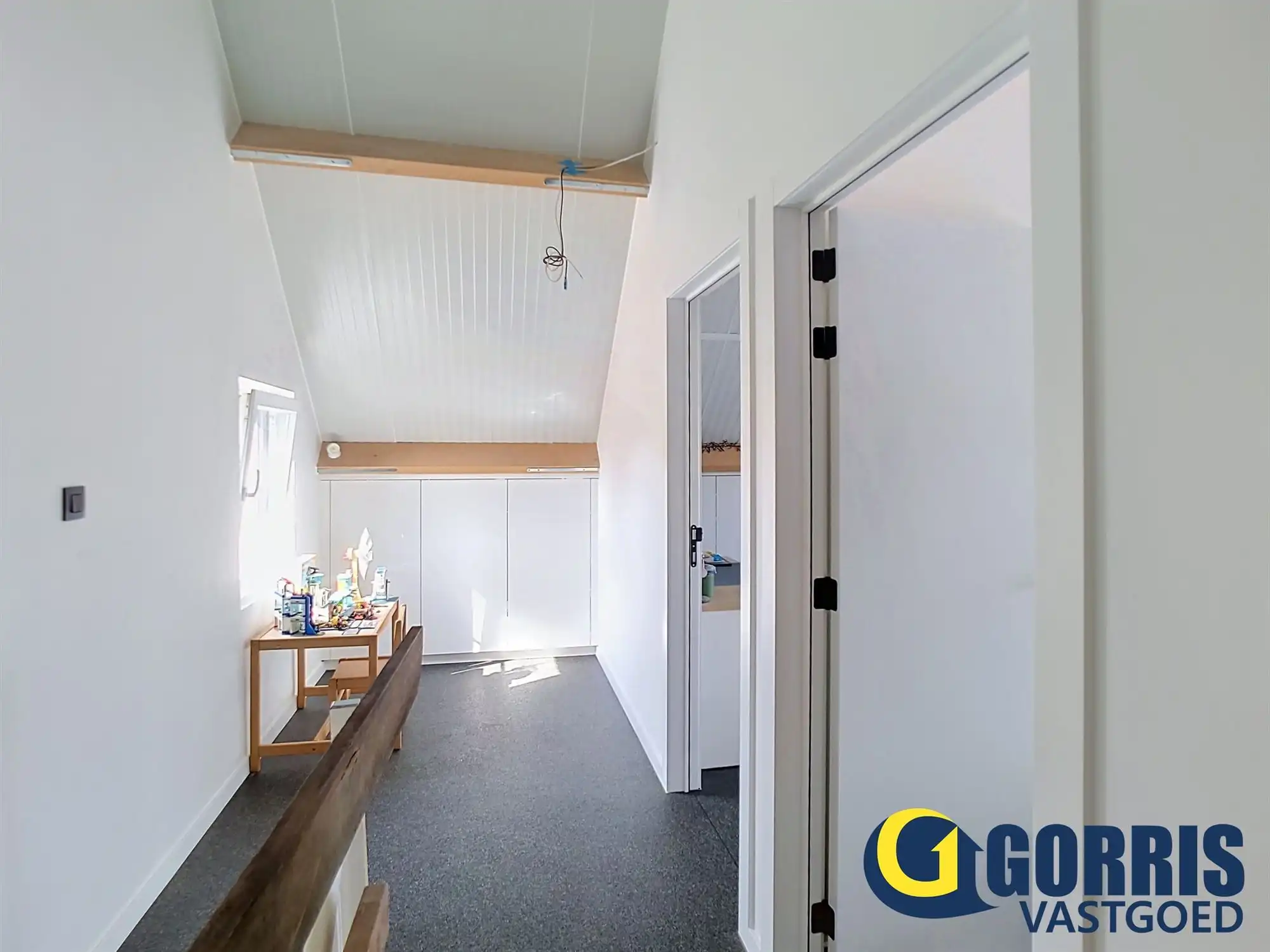 RUIME GEZINSWONING MET 4 SLAAPKAMERS, TUIN EN ZONNEPANELEN OP TOPLIGGING foto 13