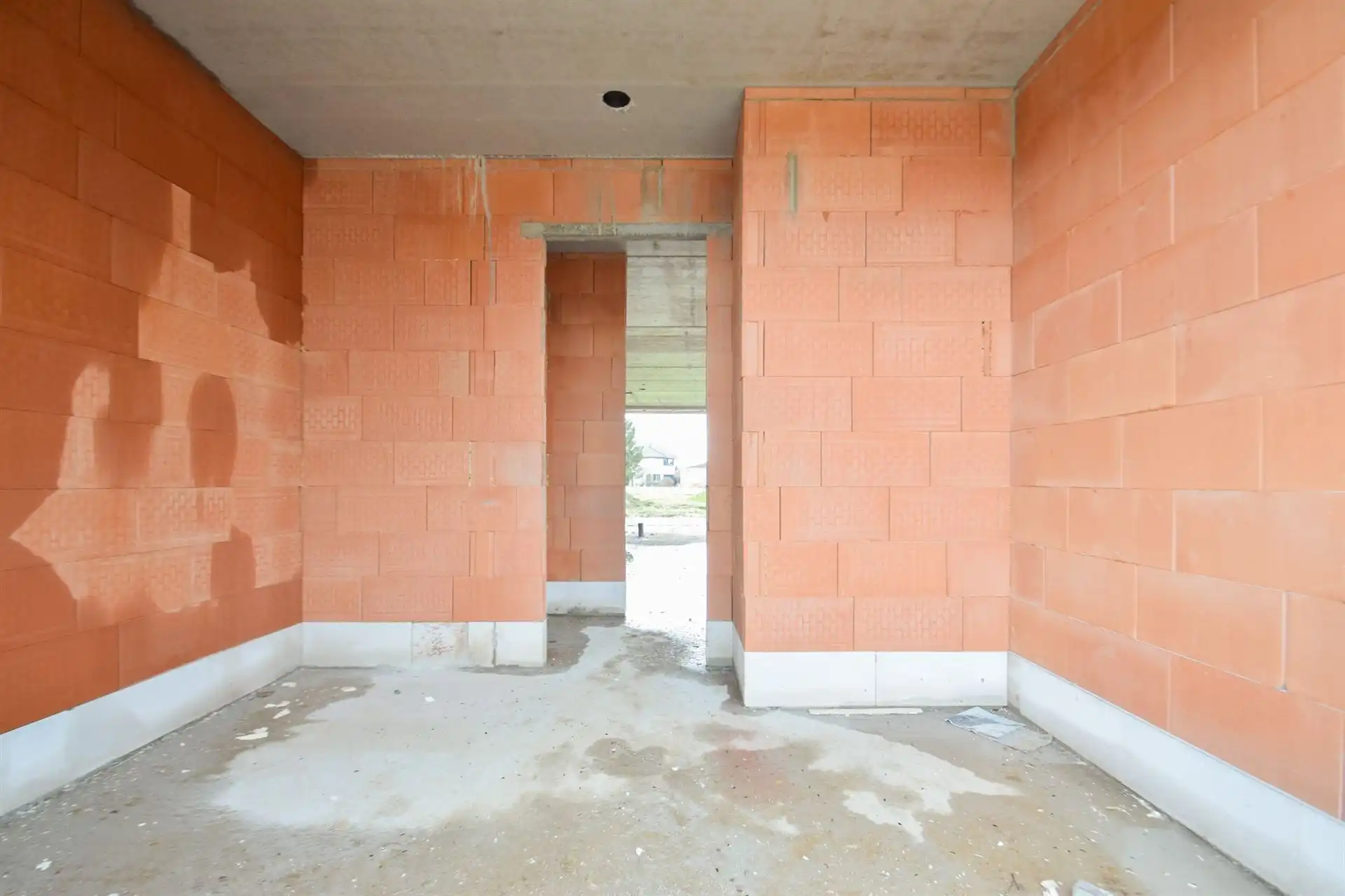 Halfopen nieuwbouw met mog. 4 slpk in een doodlopende straat foto 4