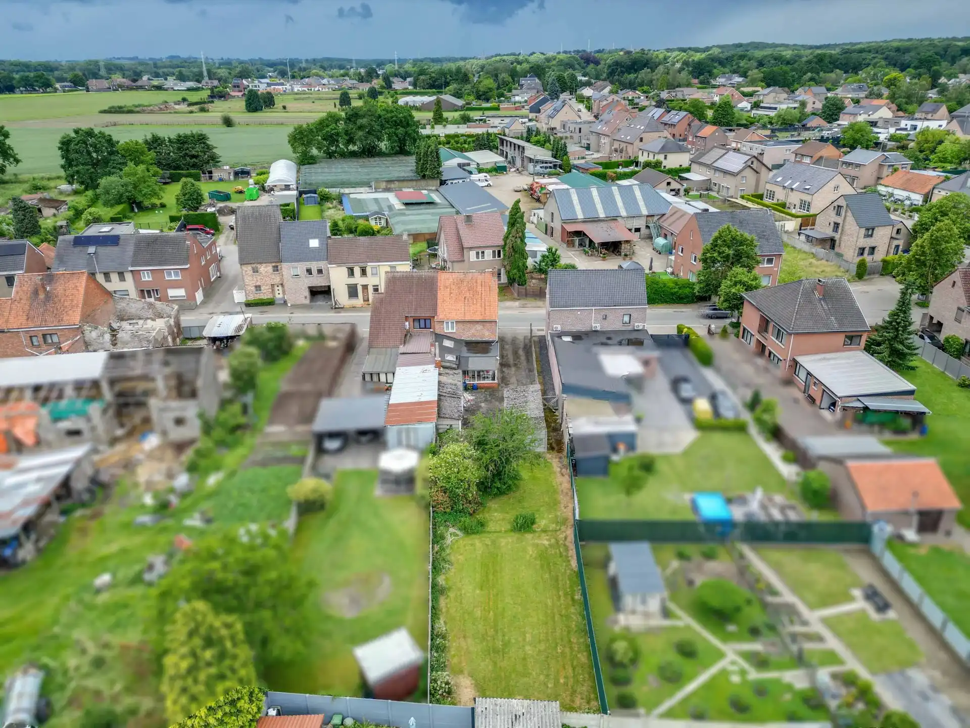 Ruime, centraal gelegen woning met renovatiepotentieel foto 24