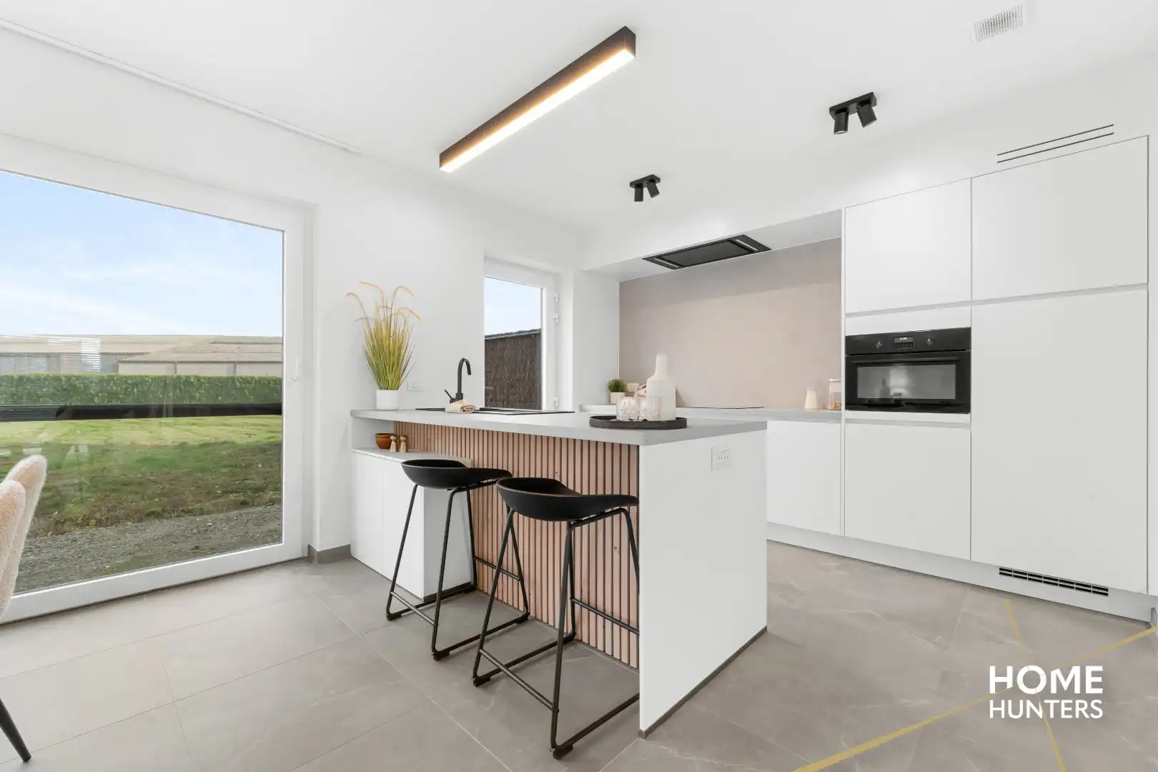 Luxueus afgewerkte halfopen nieuwbouwwoning met vergezichten foto 8