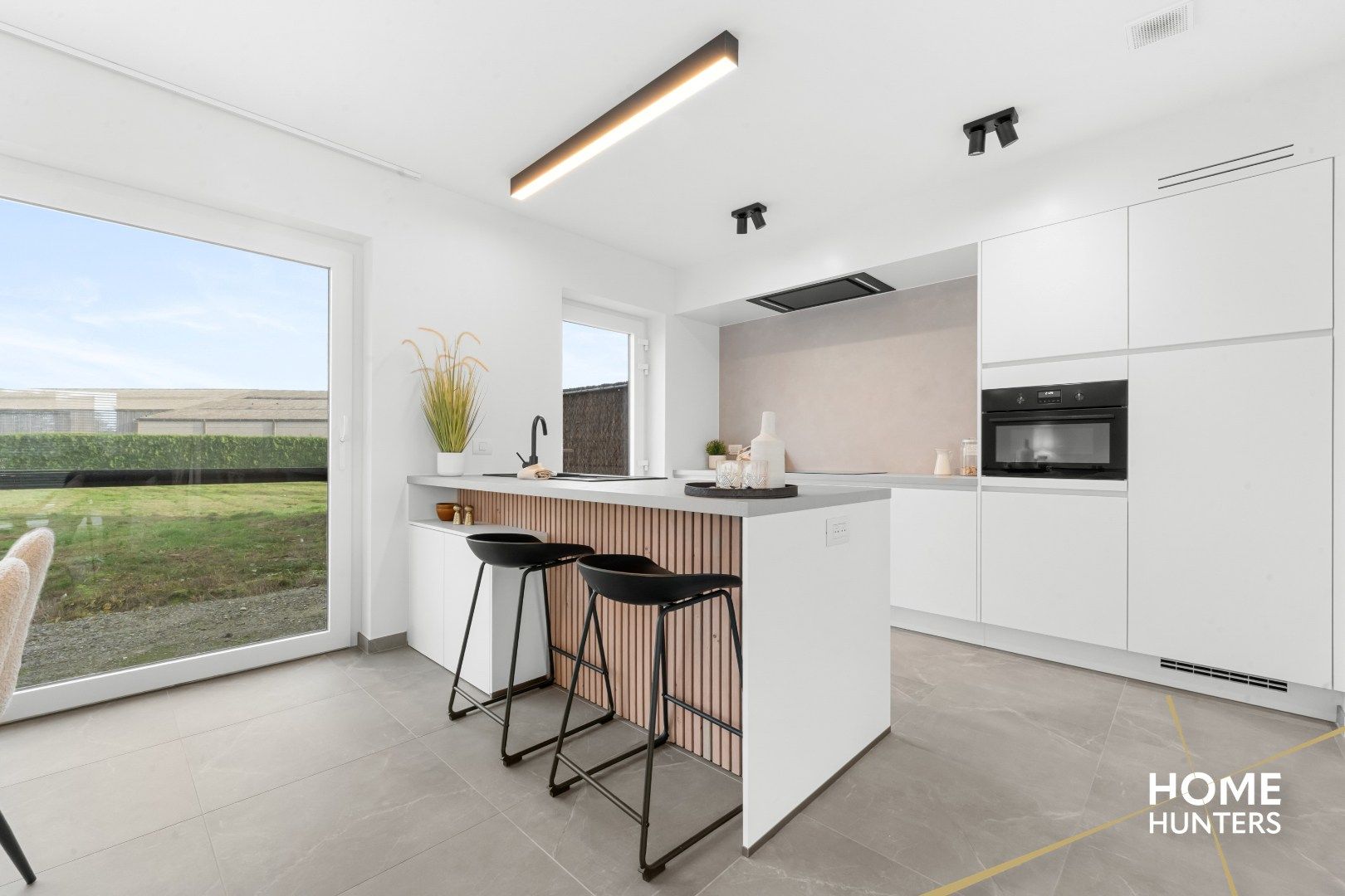 Luxueus afgewerkte halfopen nieuwbouwwoning met vergezichten foto 8