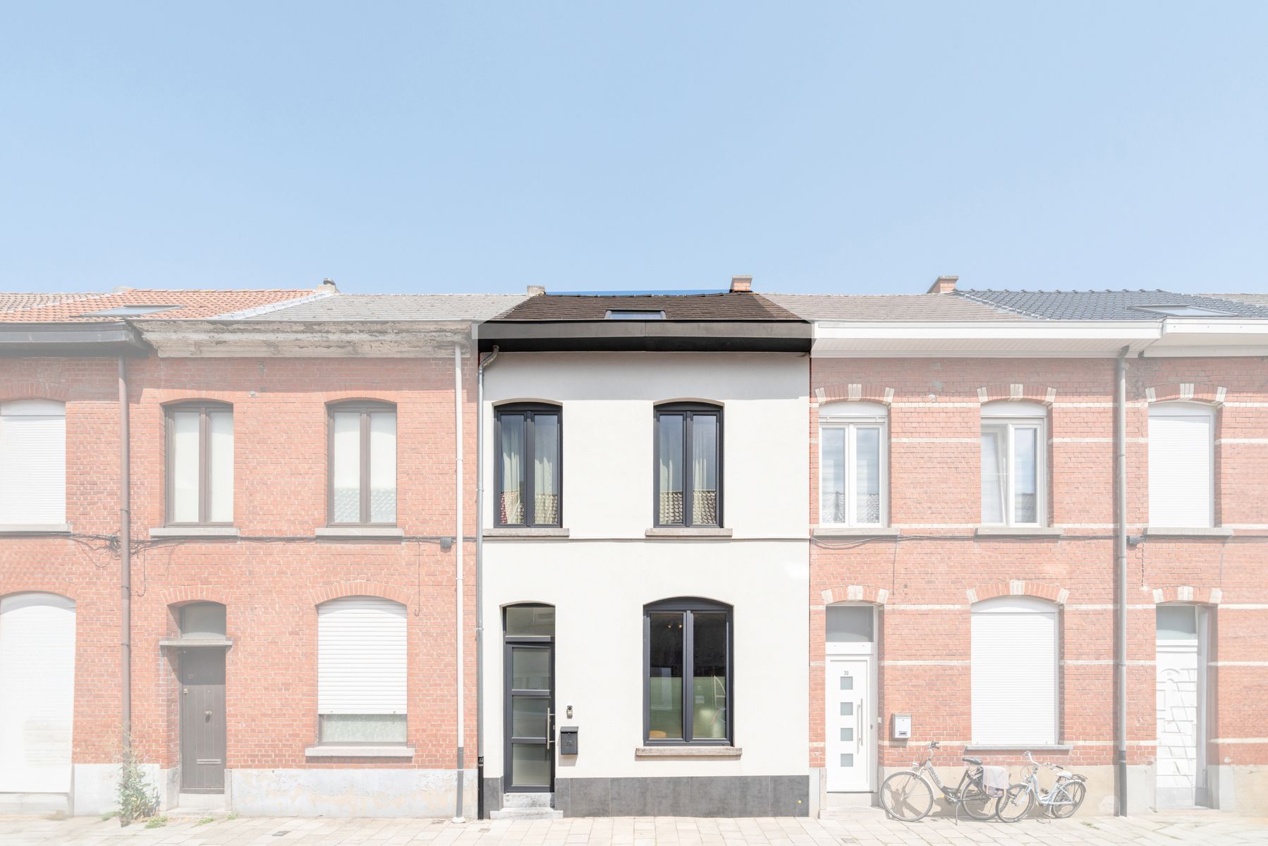 Volledig gerenoveerde rijwoning met stadstuin in Aalst foto 2