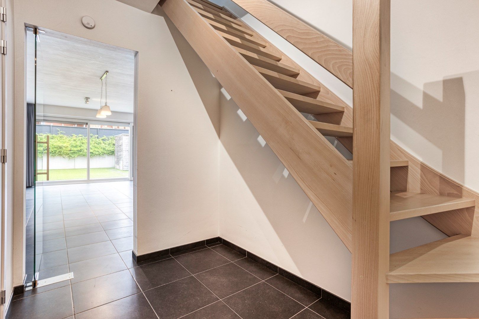 Recente woning met 3 slaapkamers en garage! foto 2