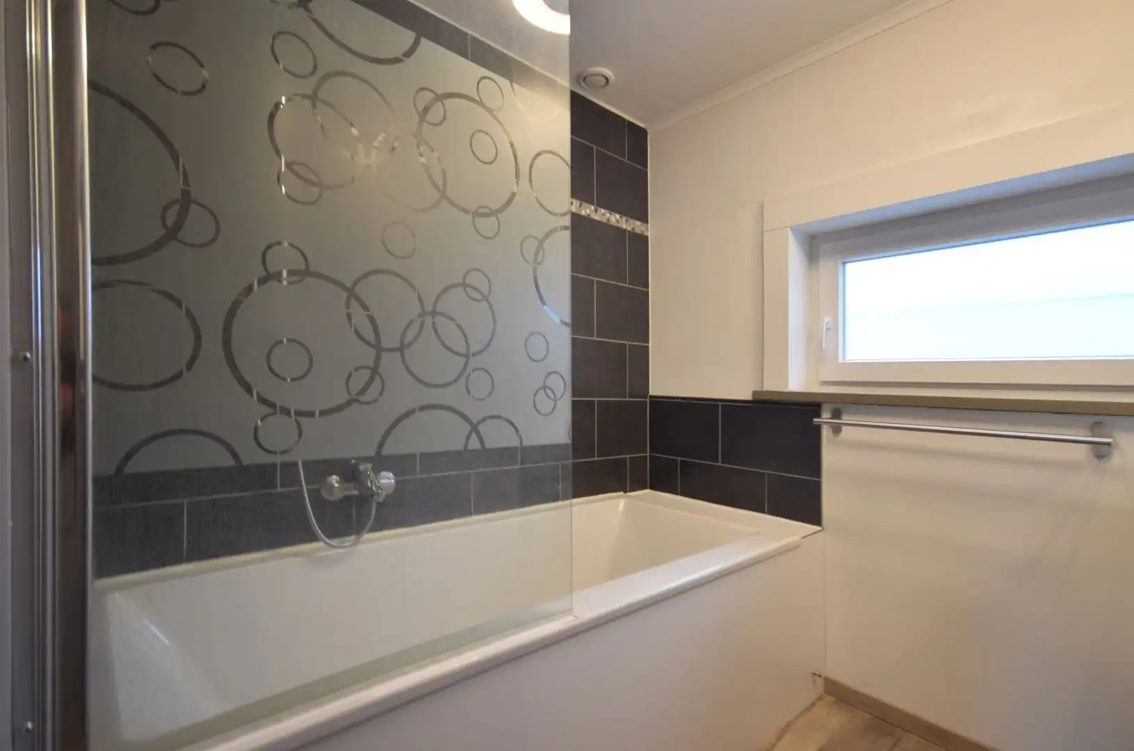 Instapklare gezinswoning met drie slaapkamers en tuin foto 9