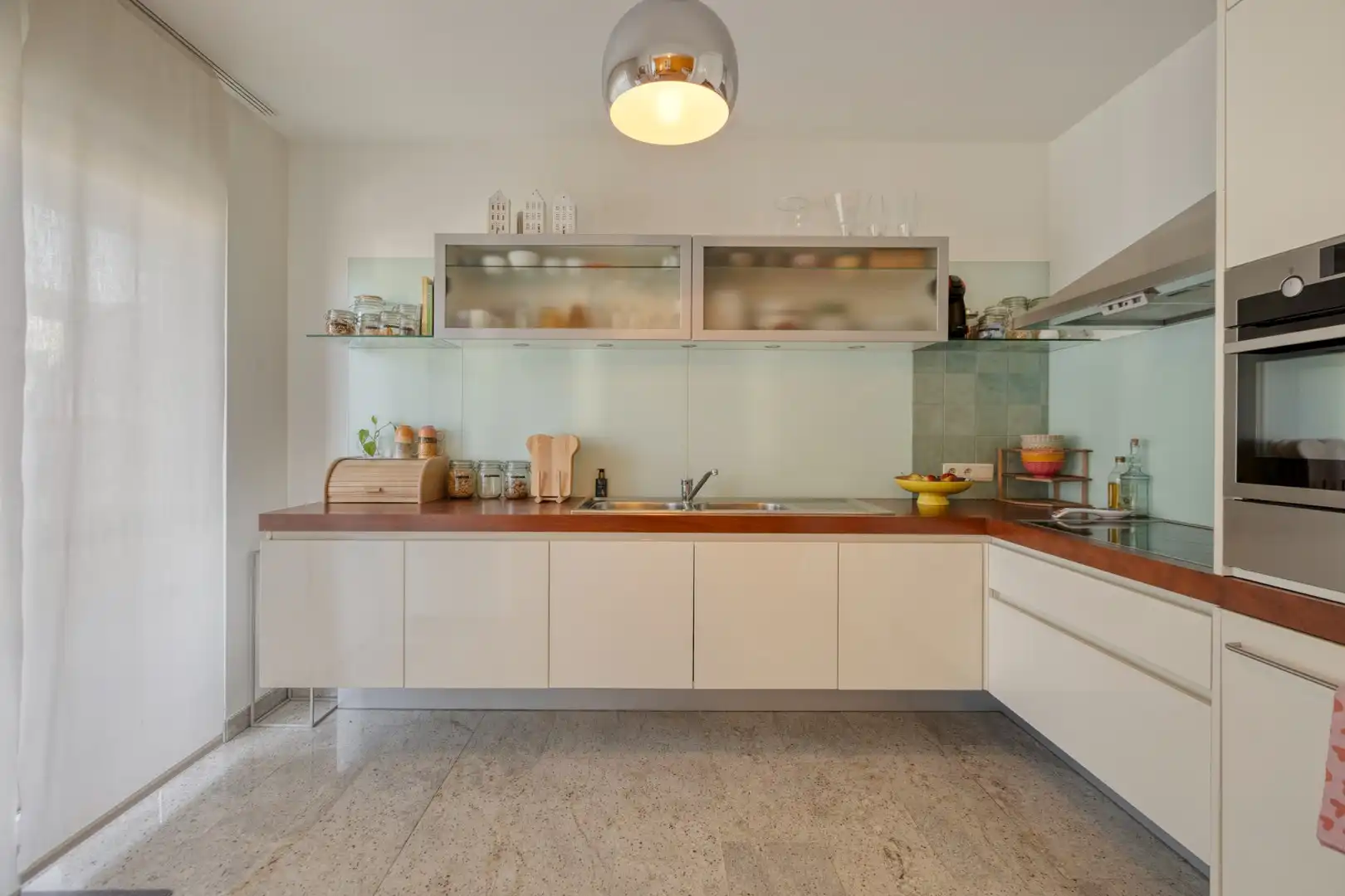 Karaktervol en instapklaar appartement met 2 slaapkamers, terras én garage in het centrum van Zutendaal. foto 18