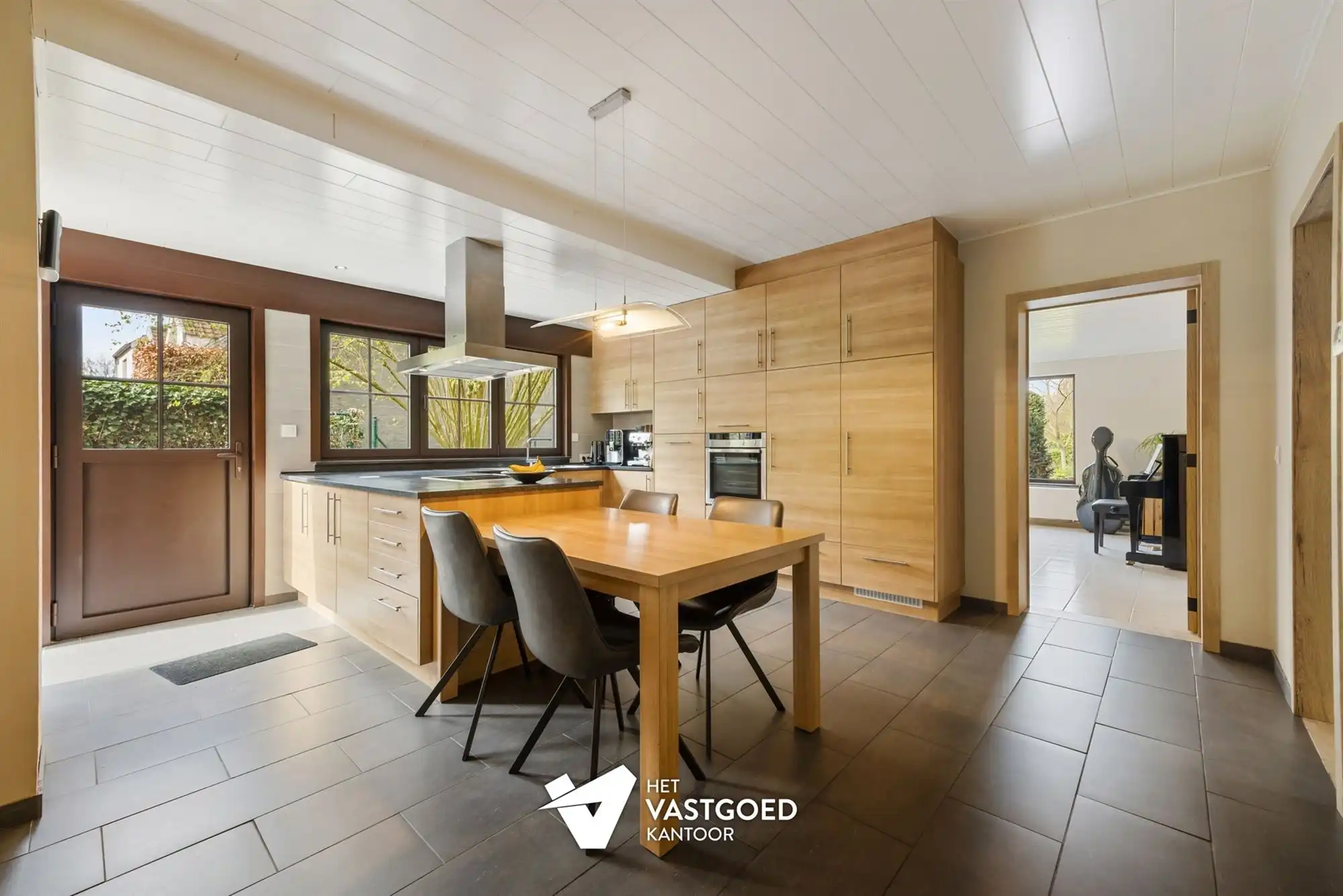 PERFECT ONDERHOUDEN WONING MET 6 SLAAPKAMERS EN WERKHUIS/GARAGE IN GROENE OMGEVING TE VIVERSEL foto 11