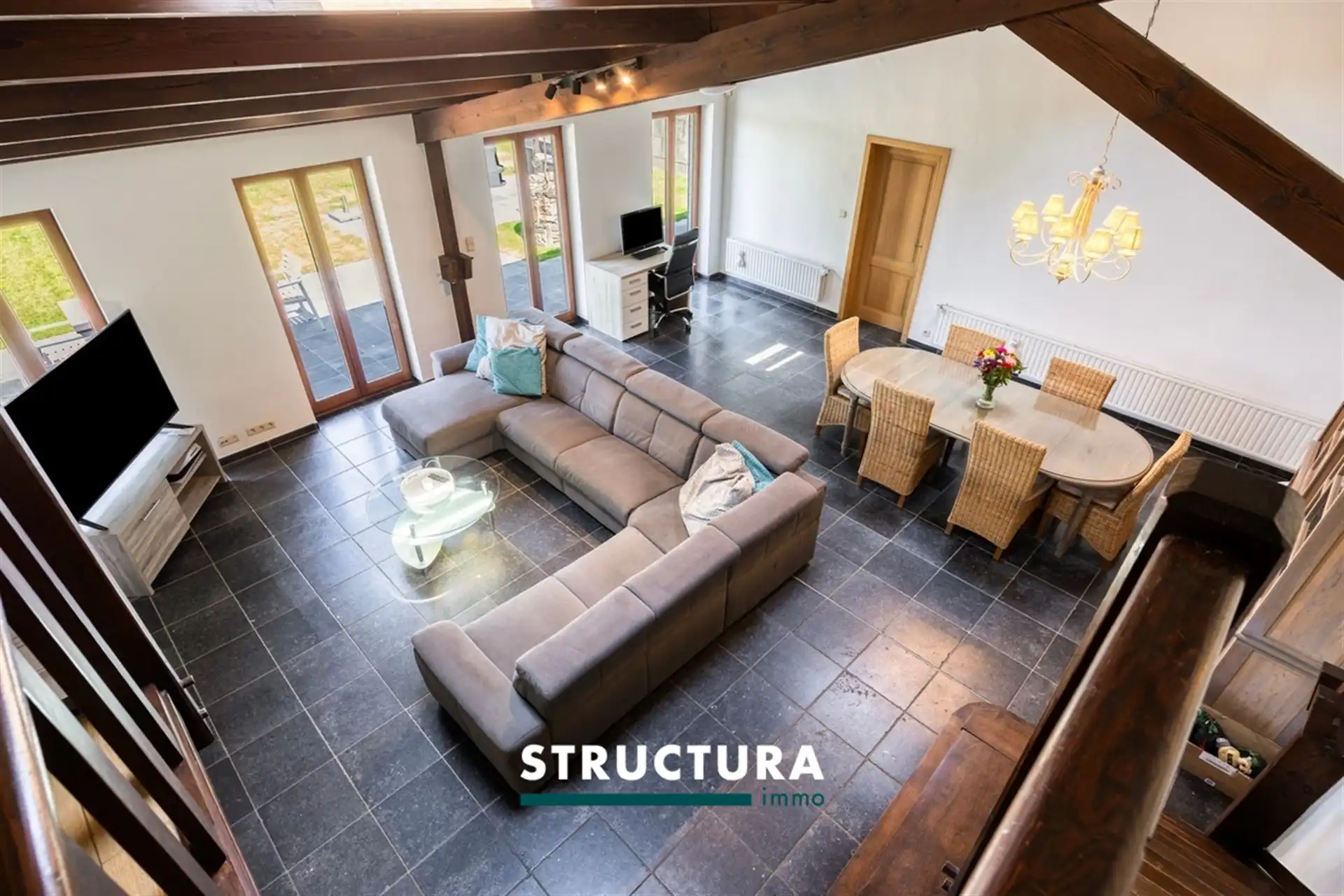 Prachtige woning met ruime loods foto 10