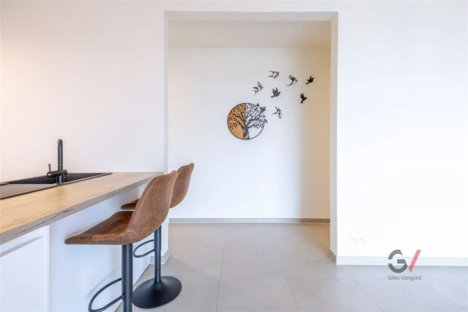Lichtrijk en modern appartement met ruim terras foto 2