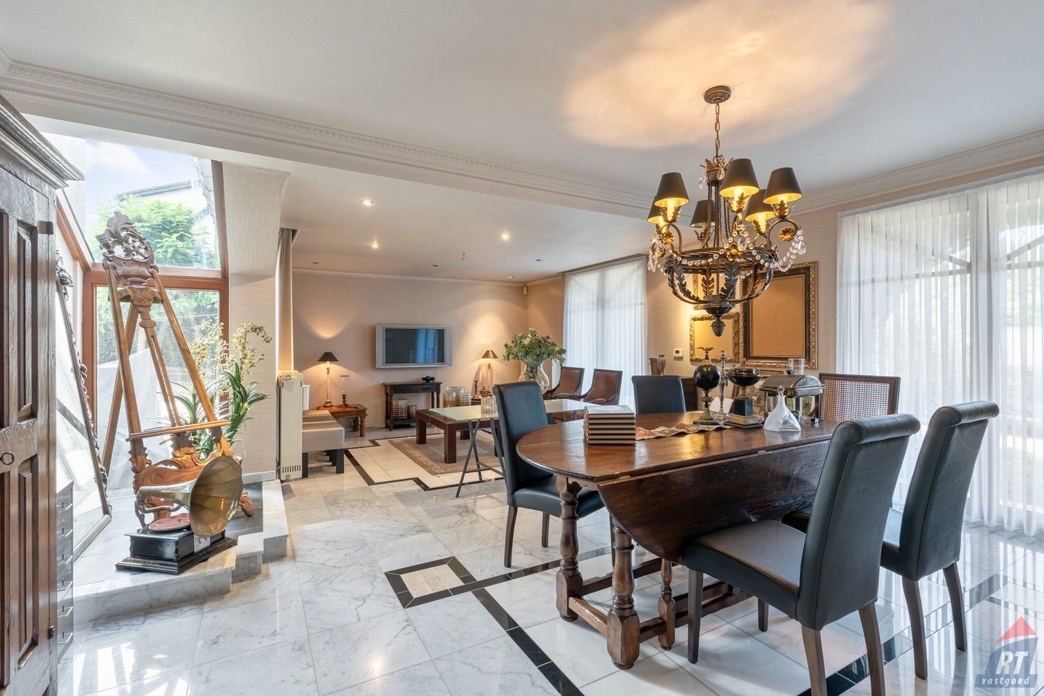 Exclusieve Spaanse villa met karakter en ruimte midden in het groen foto 3