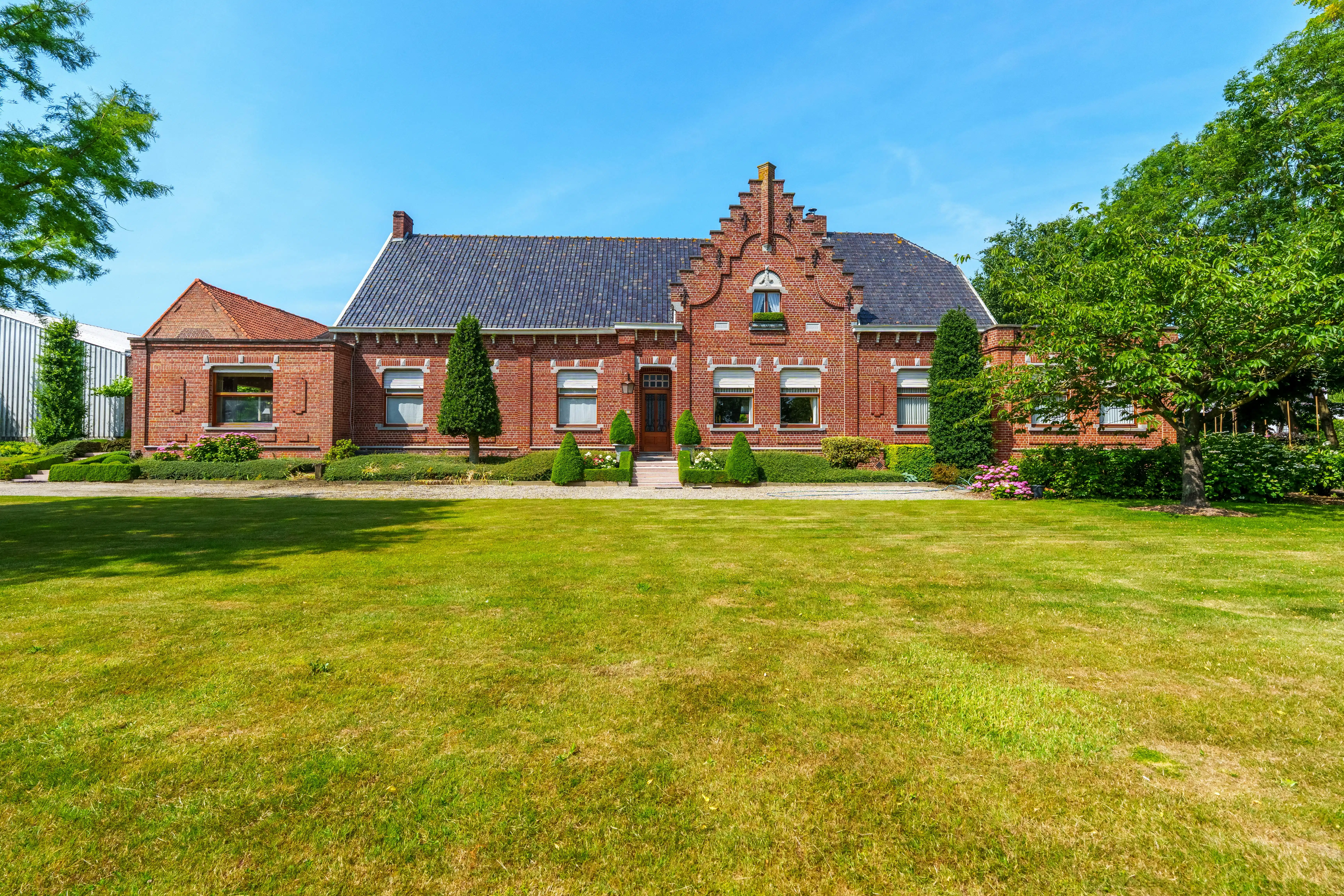 Karaktervolle historische hoeve te Sint-Eloois-Winkel  foto 3