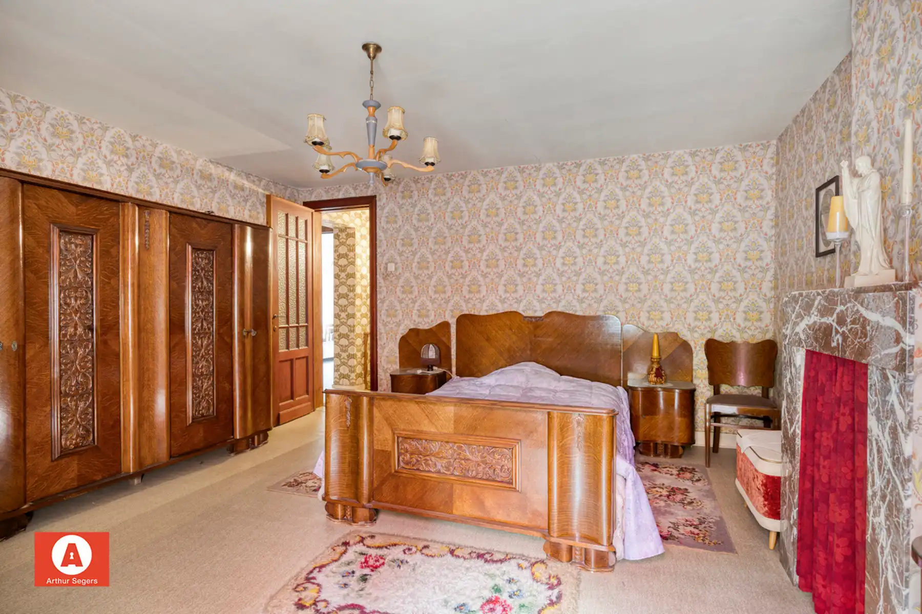 Ruime te renoveren woning met 4 slaapkamers foto 13