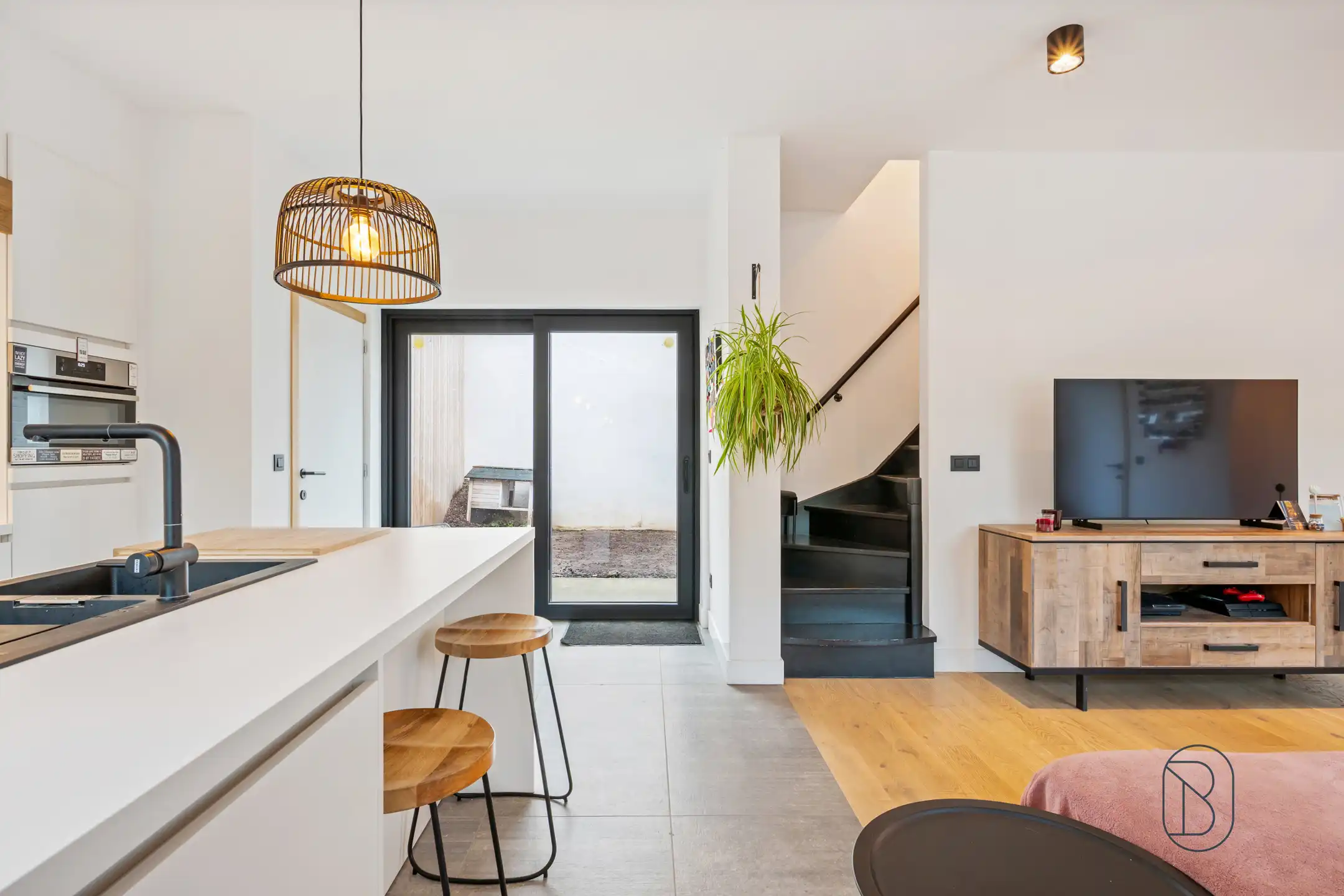 Instapklare woning met 3SLK, zonnige buitenruimtes en garage foto 5