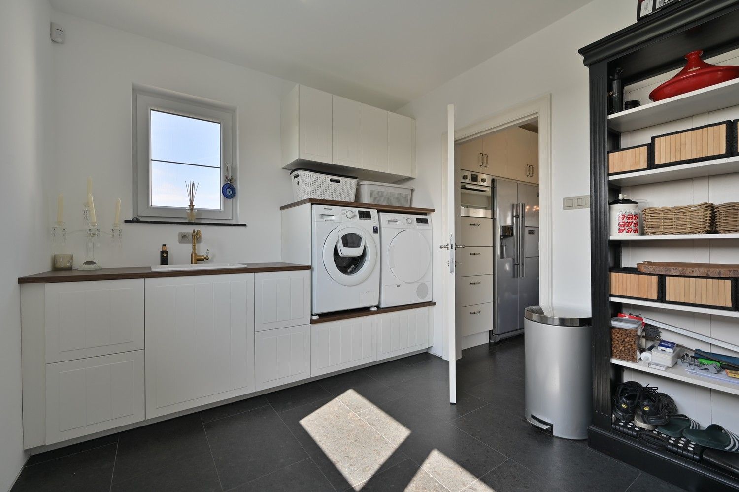 Instapklare, volledig gemoderniseerde woning met zwembad en riant bijgebouw, mooi landelijk gelegen te Maasmechelen-Leut foto 19