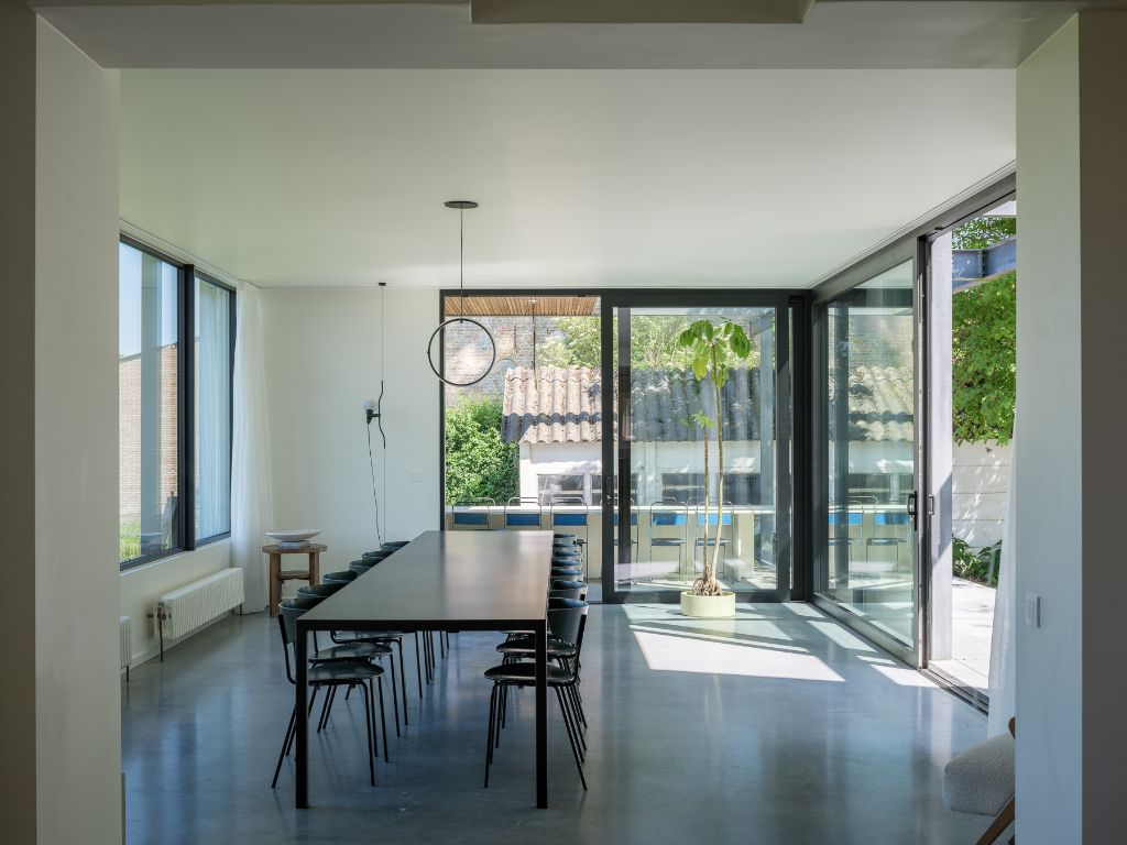 Breskens – Uitzonderlijke eigendom waar authenticiteit, karakter en strakke architectuur naadloos in elkaar samenvloeien op een exclusieve locatie tussen de velden en op een boogscheut van het strand. foto 8