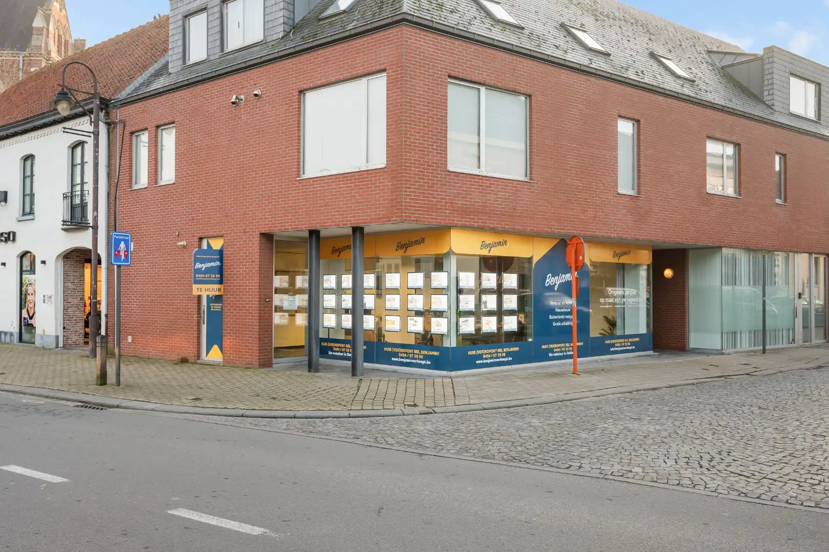 Handelsruimte/kantoor met aparte keuken, opslagplaats en toilet op Dadizele-Plaats foto 2