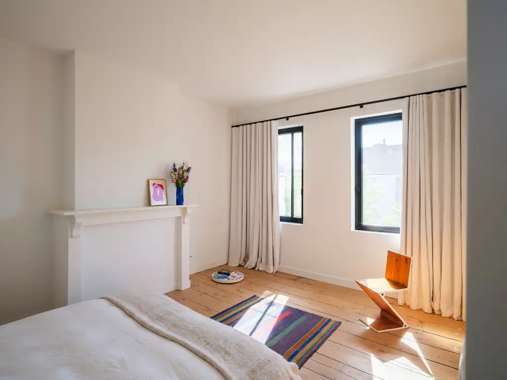 Klassevolle herenwoning met interieur van Peter Ivens & Bea Mombaers, volwassen stadstuin, inpandige garage en uitzonderlijk zicht op de Visserij. foto 26