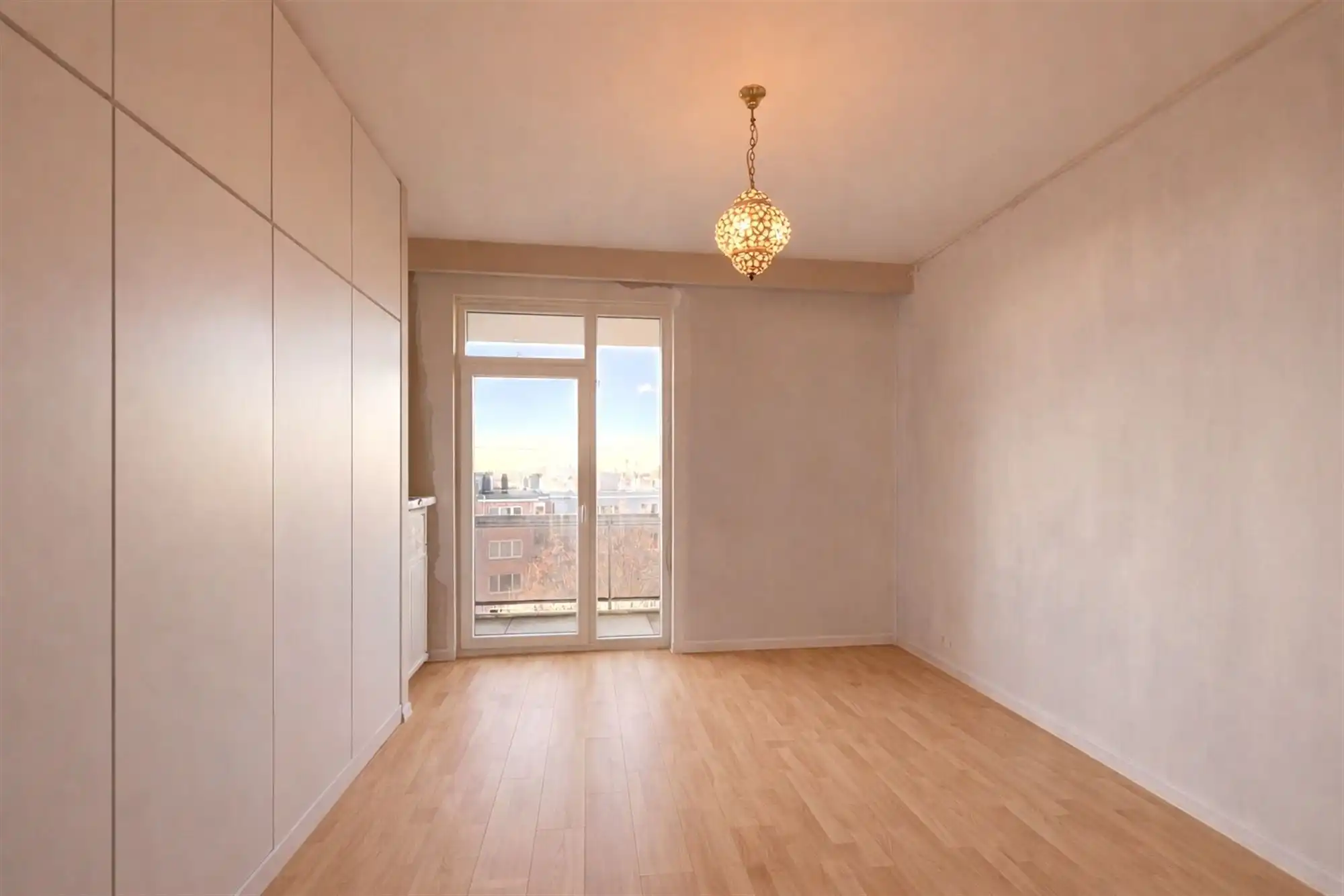 Gerenoveerd 2-slaapkamer appartement met 2 terrassen en garage foto 3