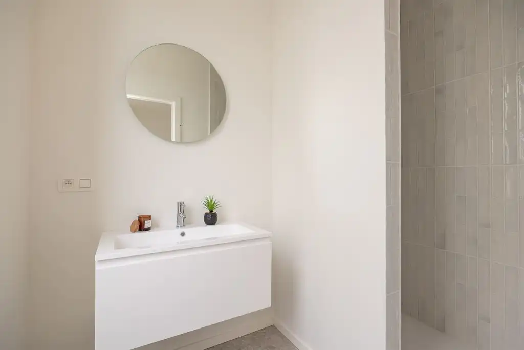 lichtrijk nieuwbouwappartement met terras foto 13