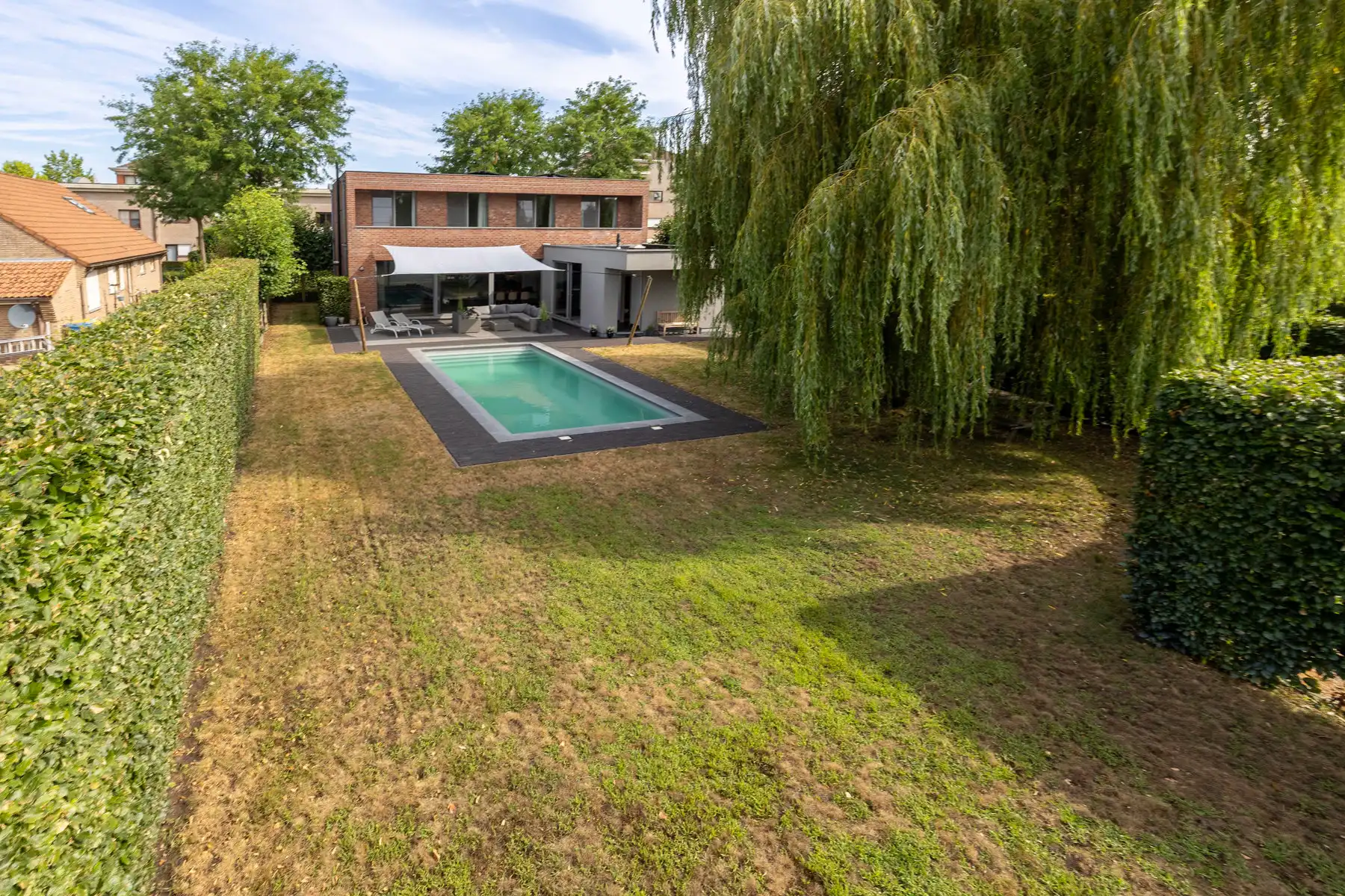 Moderne villa met zwembad op 1.282m² foto 3