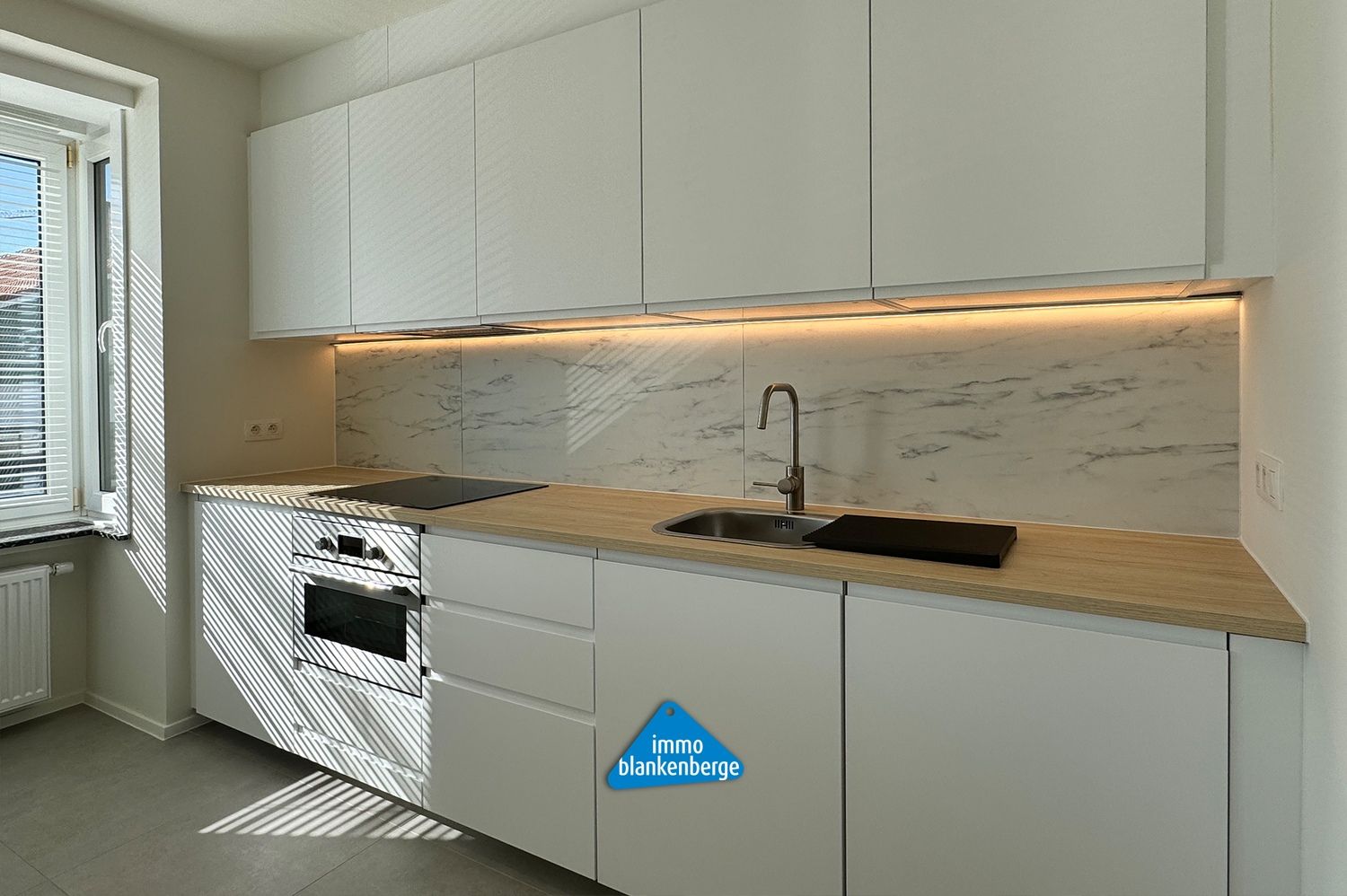 Modern Gerenoveerd Appartement met 2 Slaapkamers foto 8