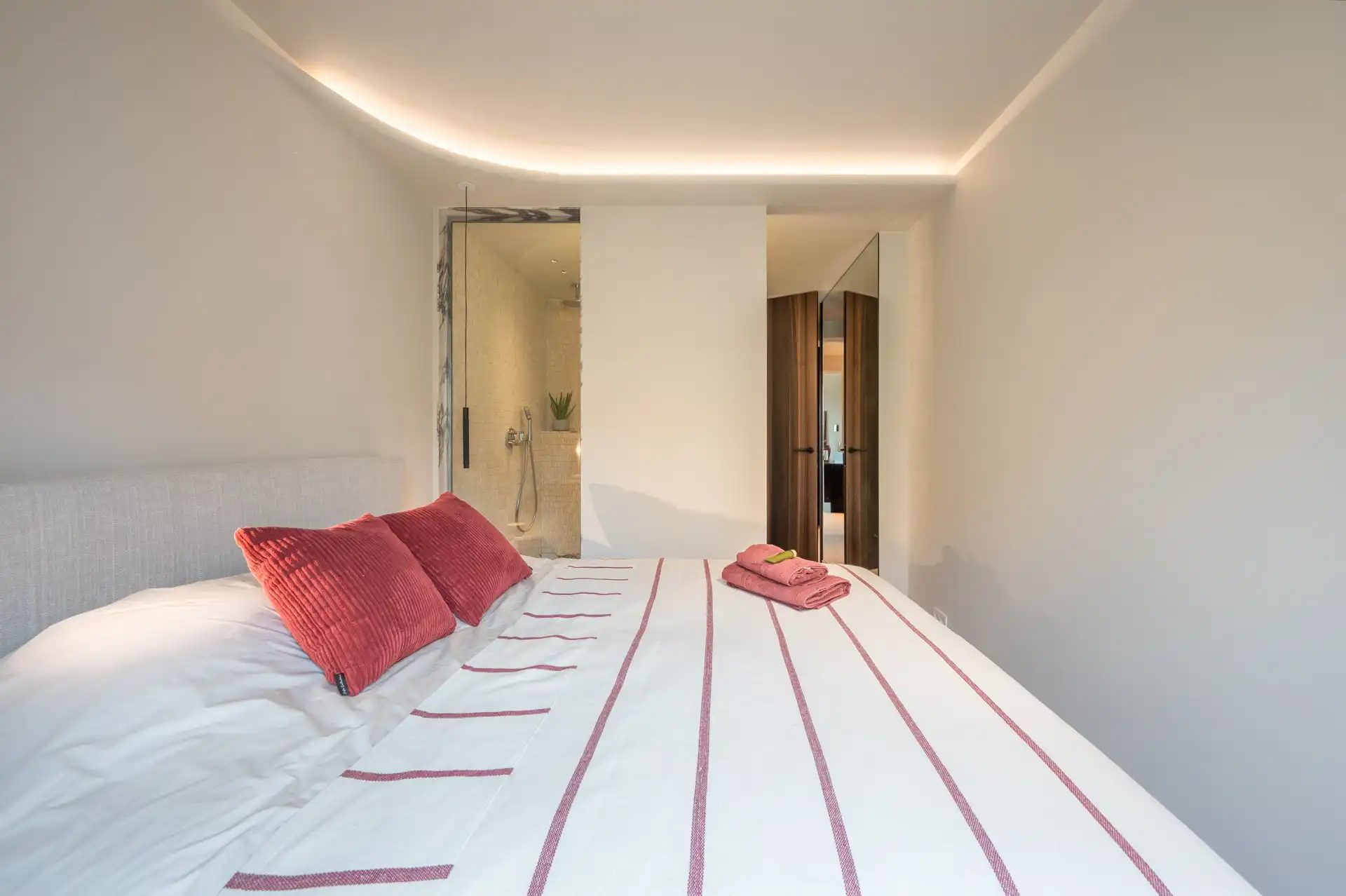 Centraal gelegen gerenoveerd appartement met twee terrassen nabij de Lippenslaan foto 15