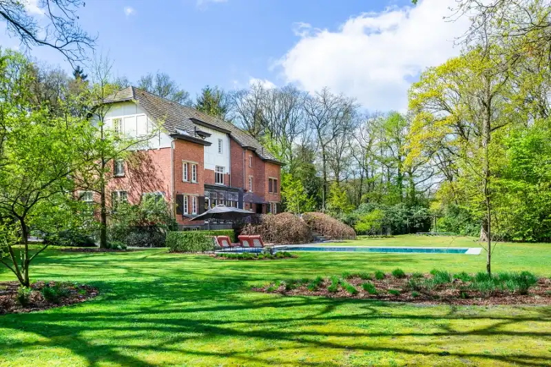 Unieke karaktervolle villa met parktuin, zwembad en een zee van ruimte,luxe alom! foto 7