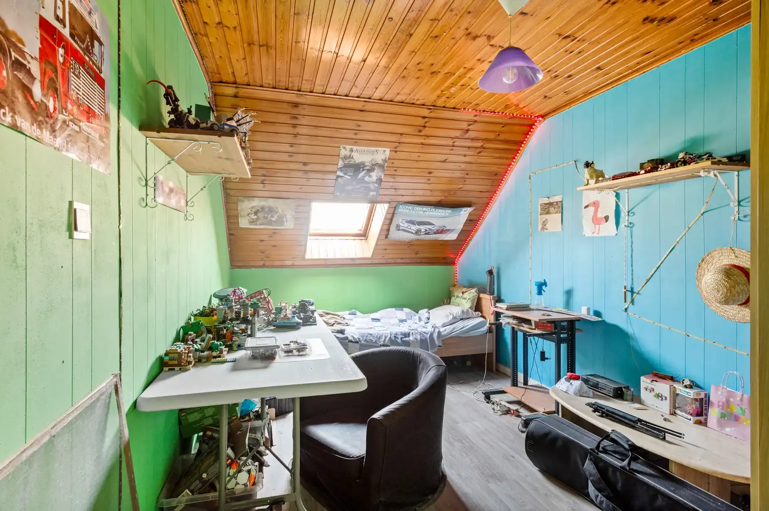 Ruim te renoveren duplex-appartement met 4 slaapkamers in Schoten! foto 12