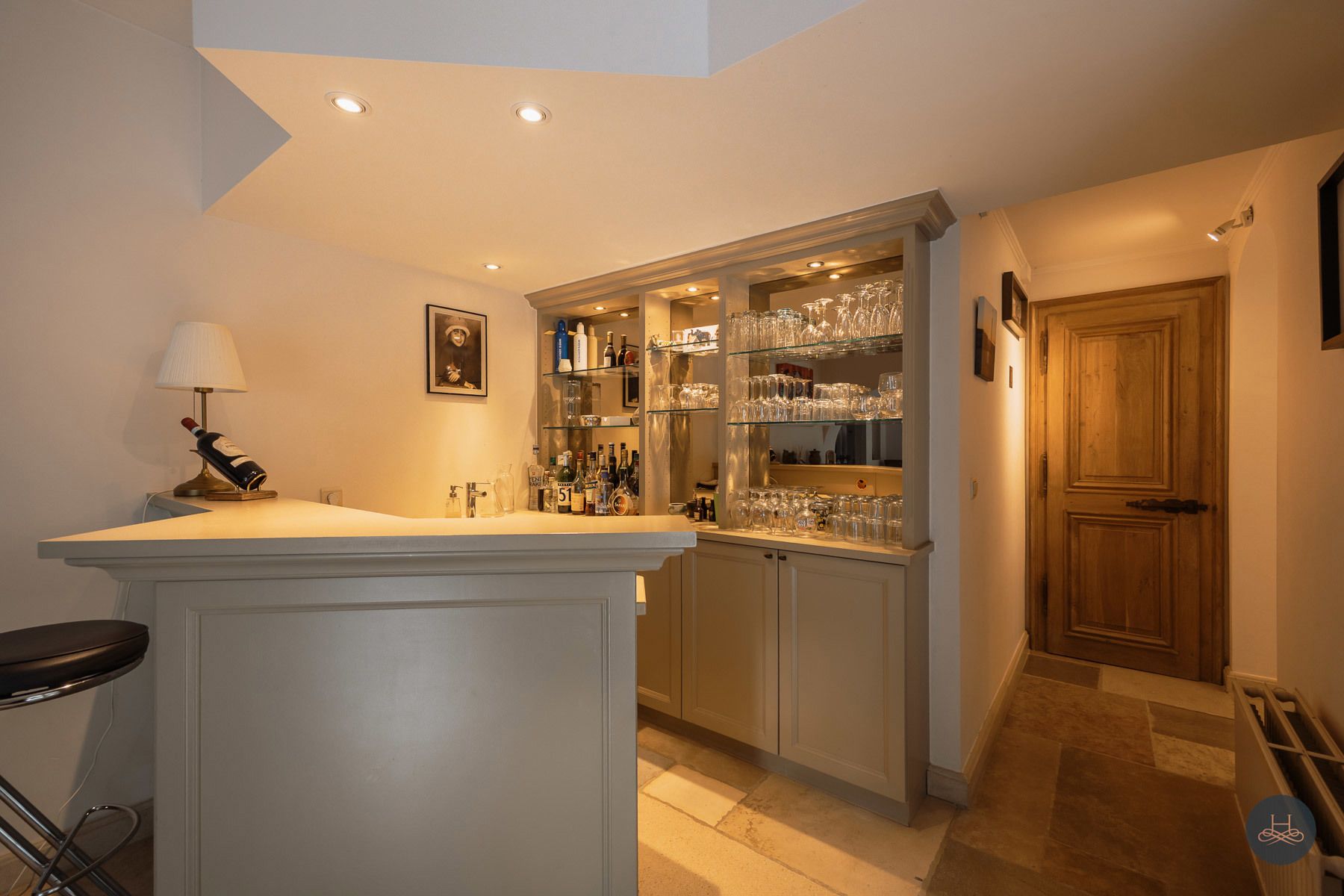 Riant landhuis met zwembad op ruim perceel in rustige wijk foto 10