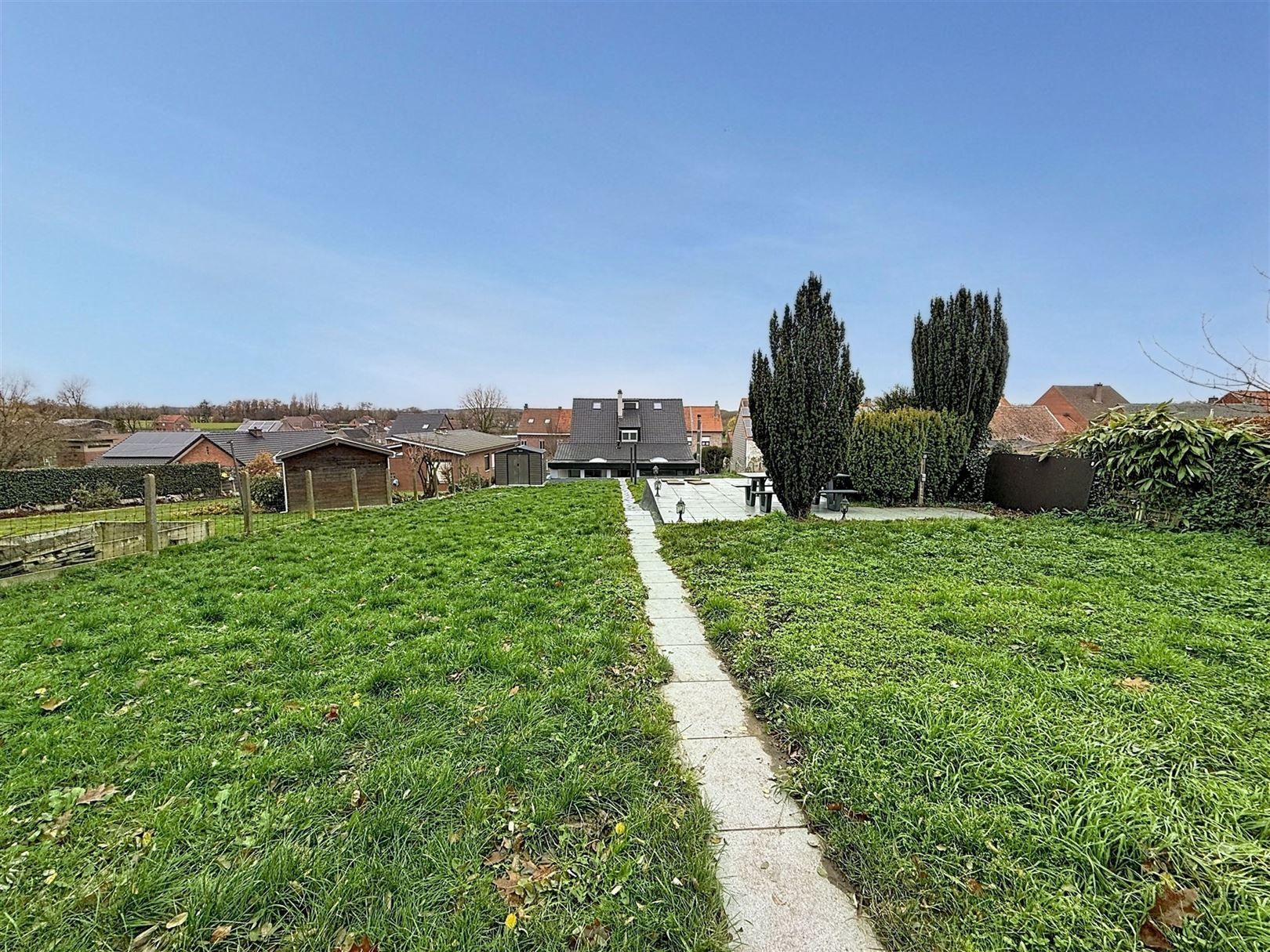 Ruime gerenoveerde woning, 5 slpks, 2 bdks, tuin, 11a 11ca  foto 3