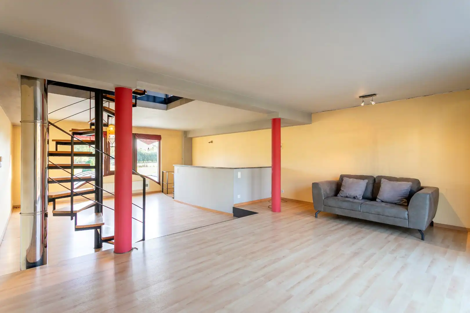 Karaktervolle architectenwoning (EPC B) met 3 slpks, garage en tuin te Lot foto 5