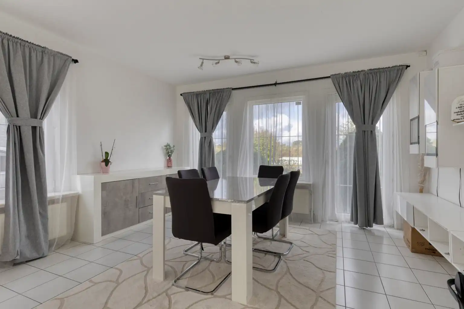 Ruime viergevelwoning met vier slaapkamers in Zellik foto 4